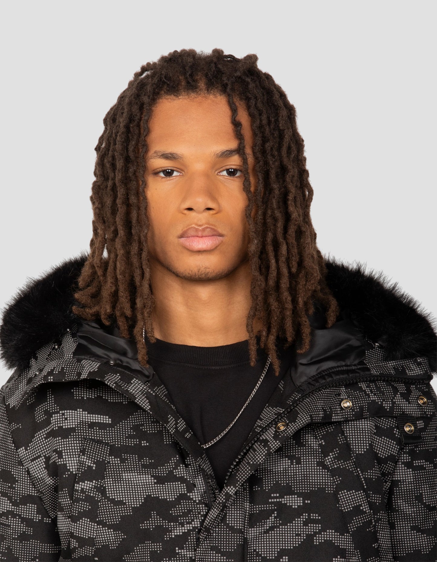 Parka courte camo reflector à capuche avec fausse fourrure