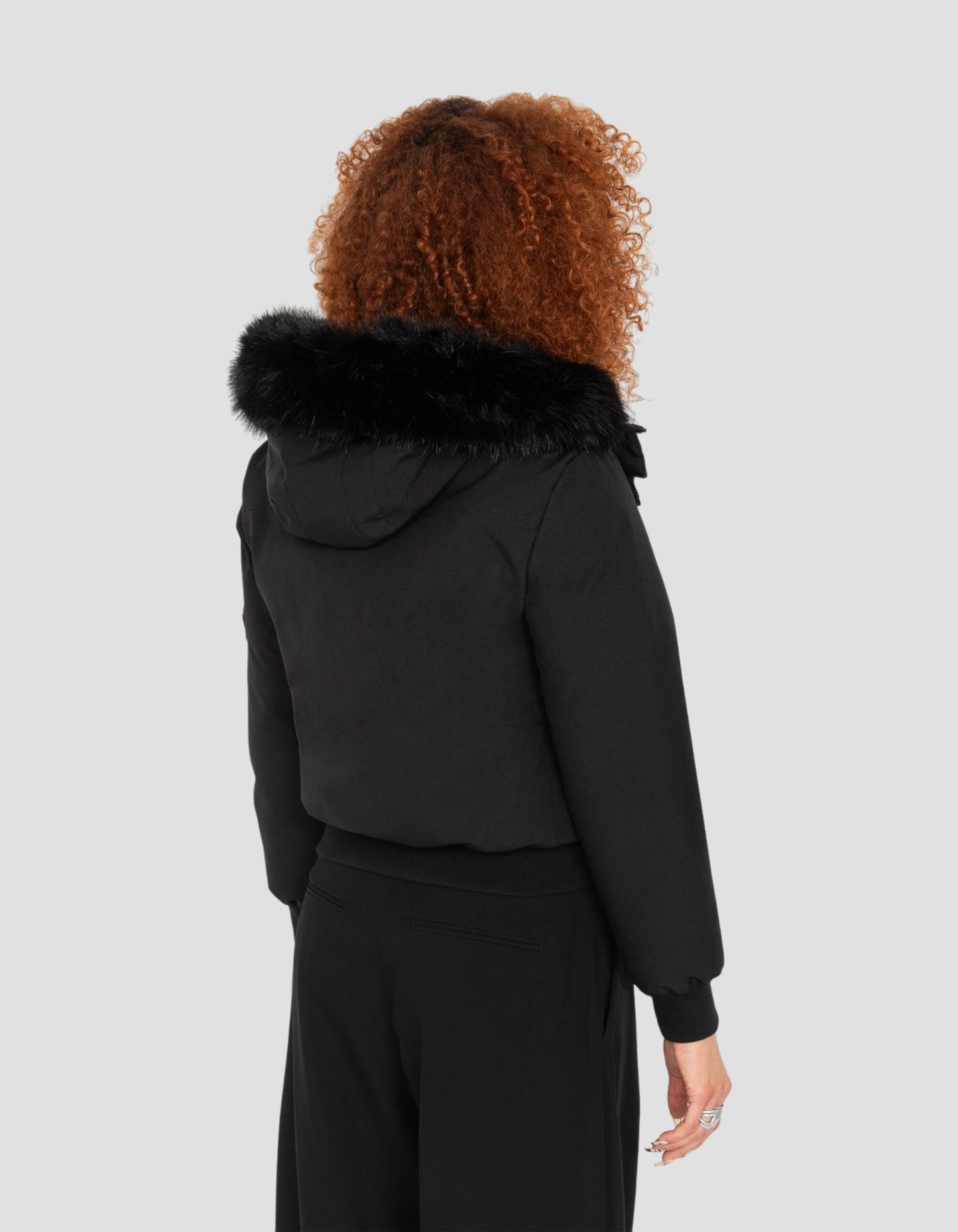 Giacca nera di snorkeling incappucciata