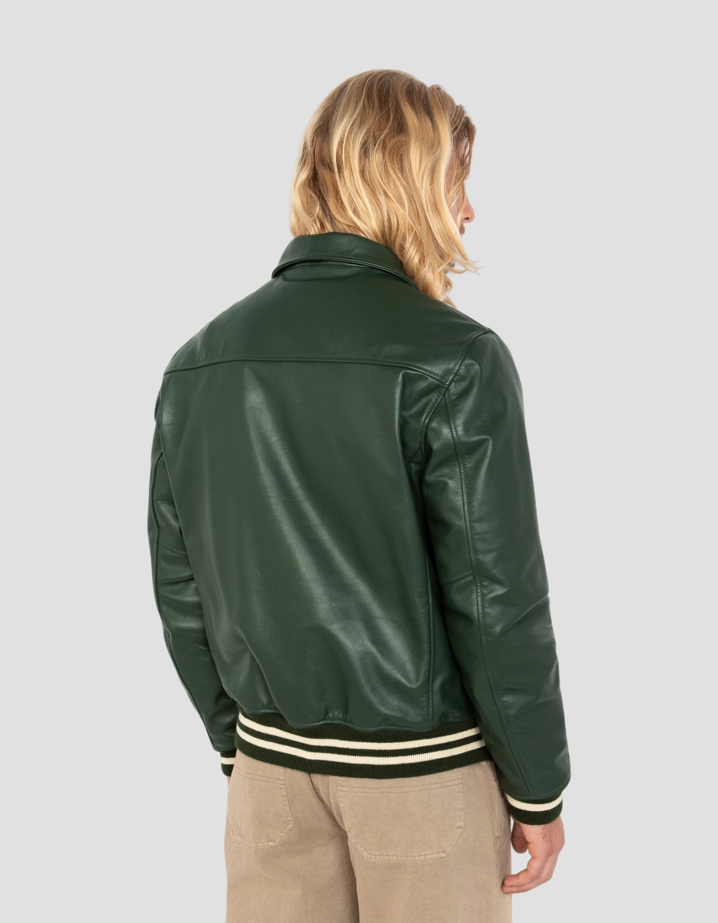 Chaqueta verde casual con borde de colina a rayas, cuero de piel de vaca
