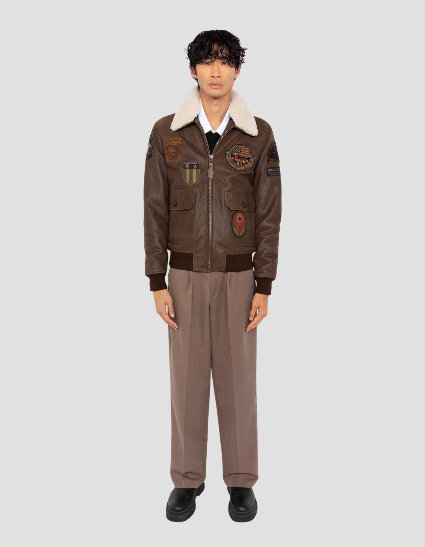 Blouson marron aviateur vintage badgé, cuir de chèvre