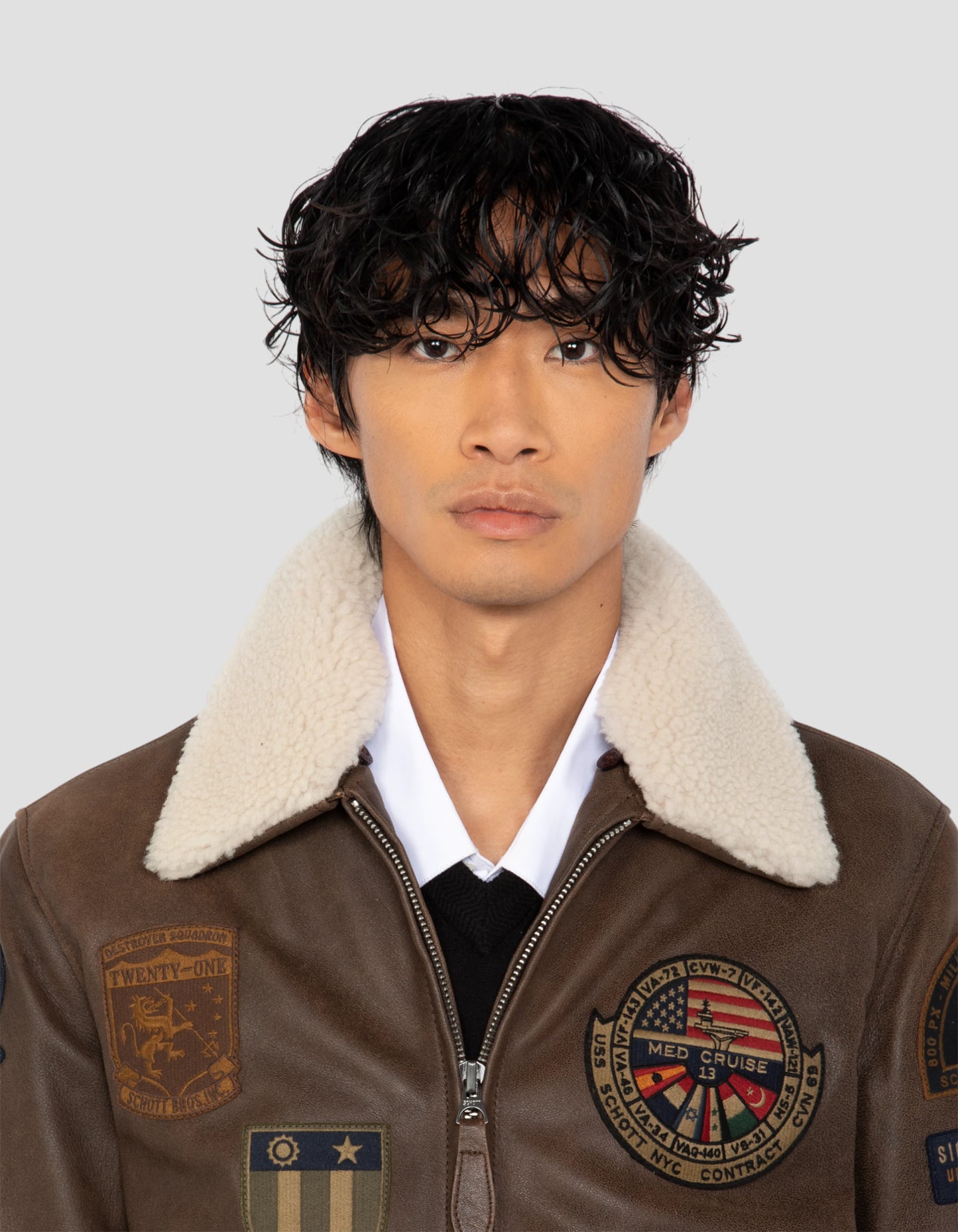 Blouson marron aviateur vintage badgé, cuir de chèvre