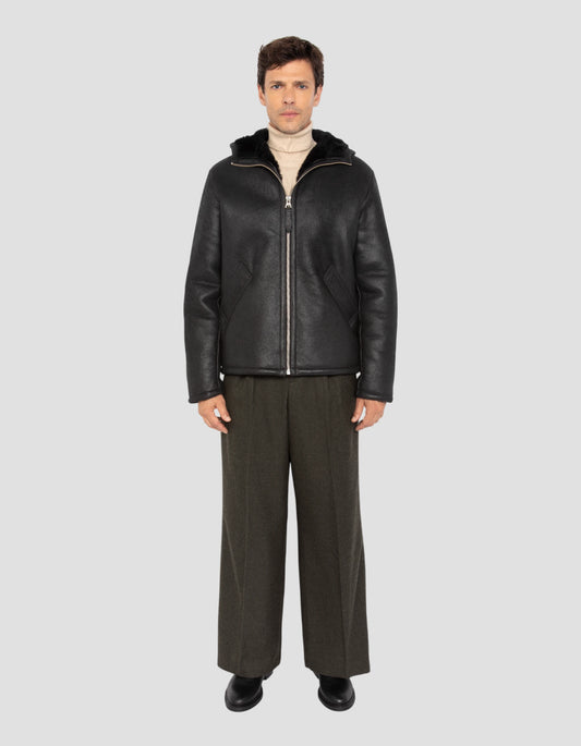 Chaqueta negra con capucha casual, cuero de oveja