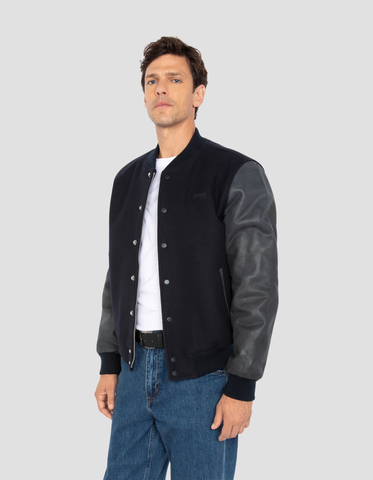 Marineblaue Teddyjacke, Kuhlädenleder