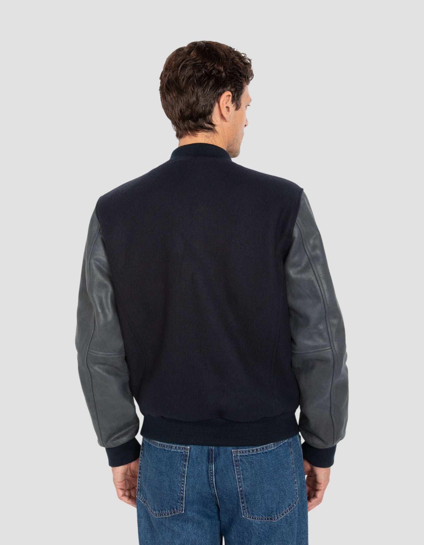 Marineblaue Teddyjacke, Kuhlädenleder