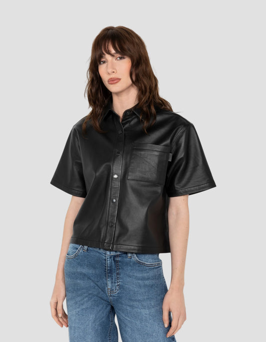 Camicia nera a maniche corte, in pelle di agnello