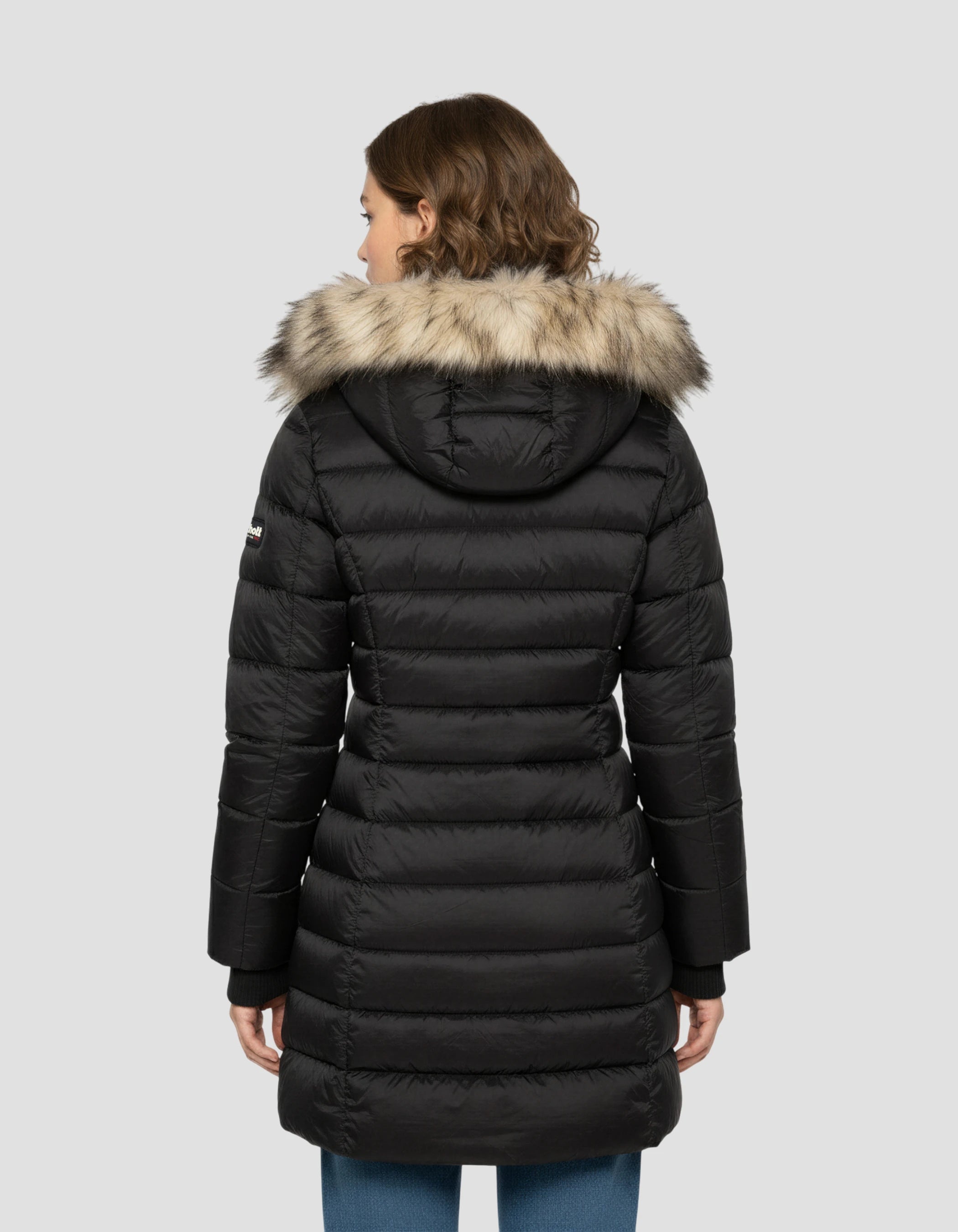 Chaqueta negra con cuello de piel sintética extraíble-4