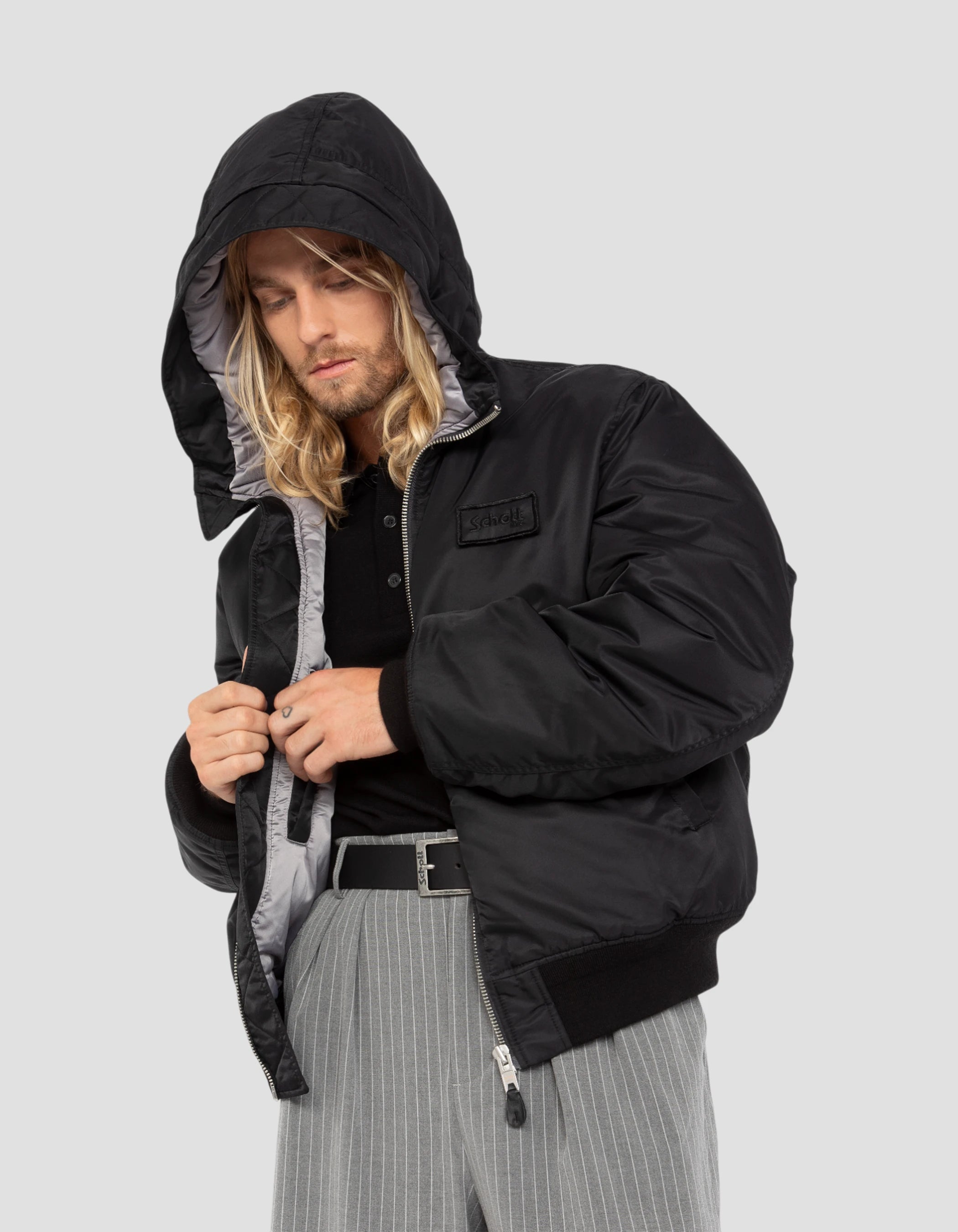 Schwarzer Bomber mit recyceltem Nylon gewaschen-4