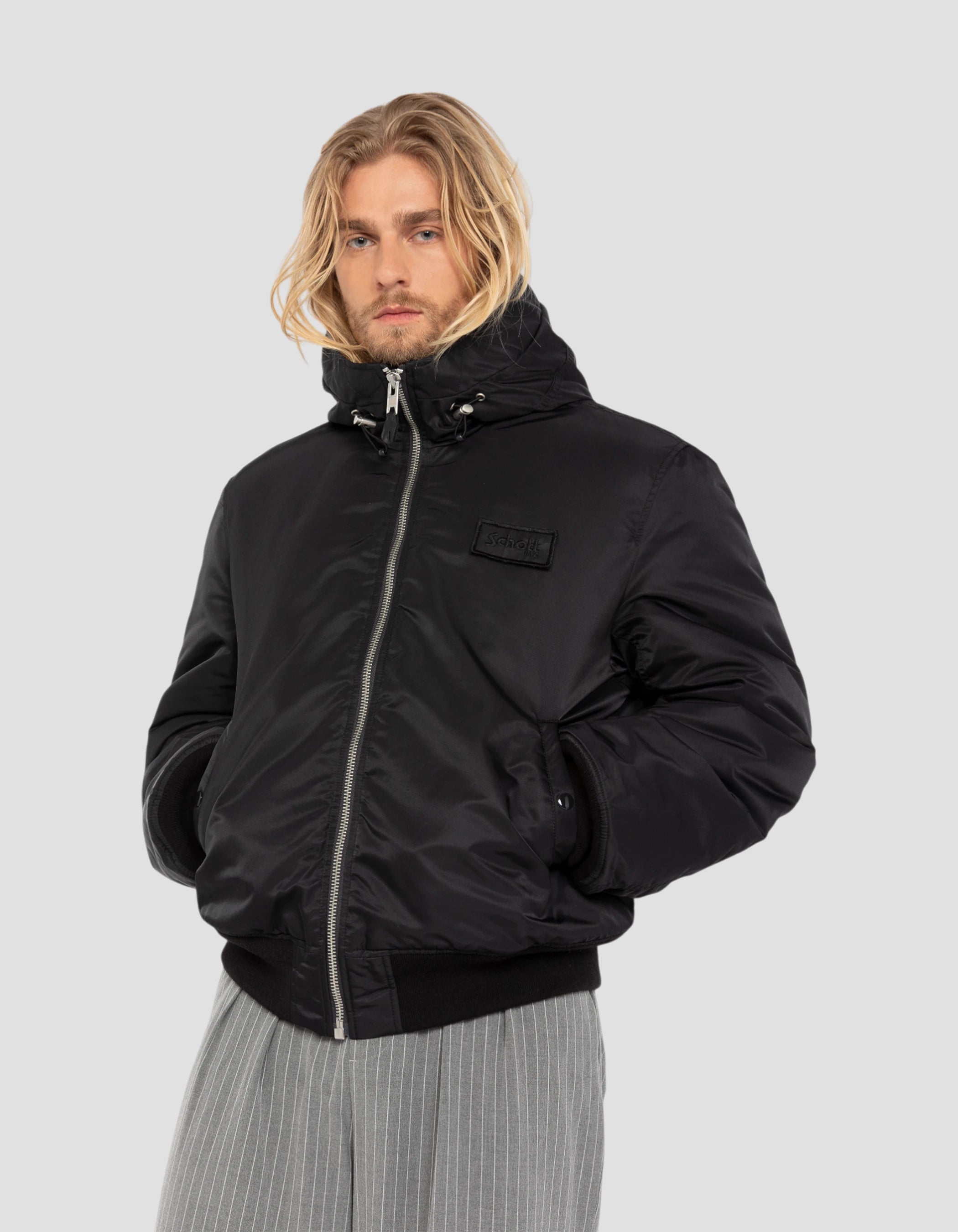 Schwarzer Bomber mit recyceltem Nylon gewaschen-6