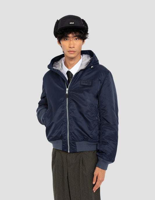 Dunkler dunkelblauer Bomber mit recycelter Nylonhaube gewaschen