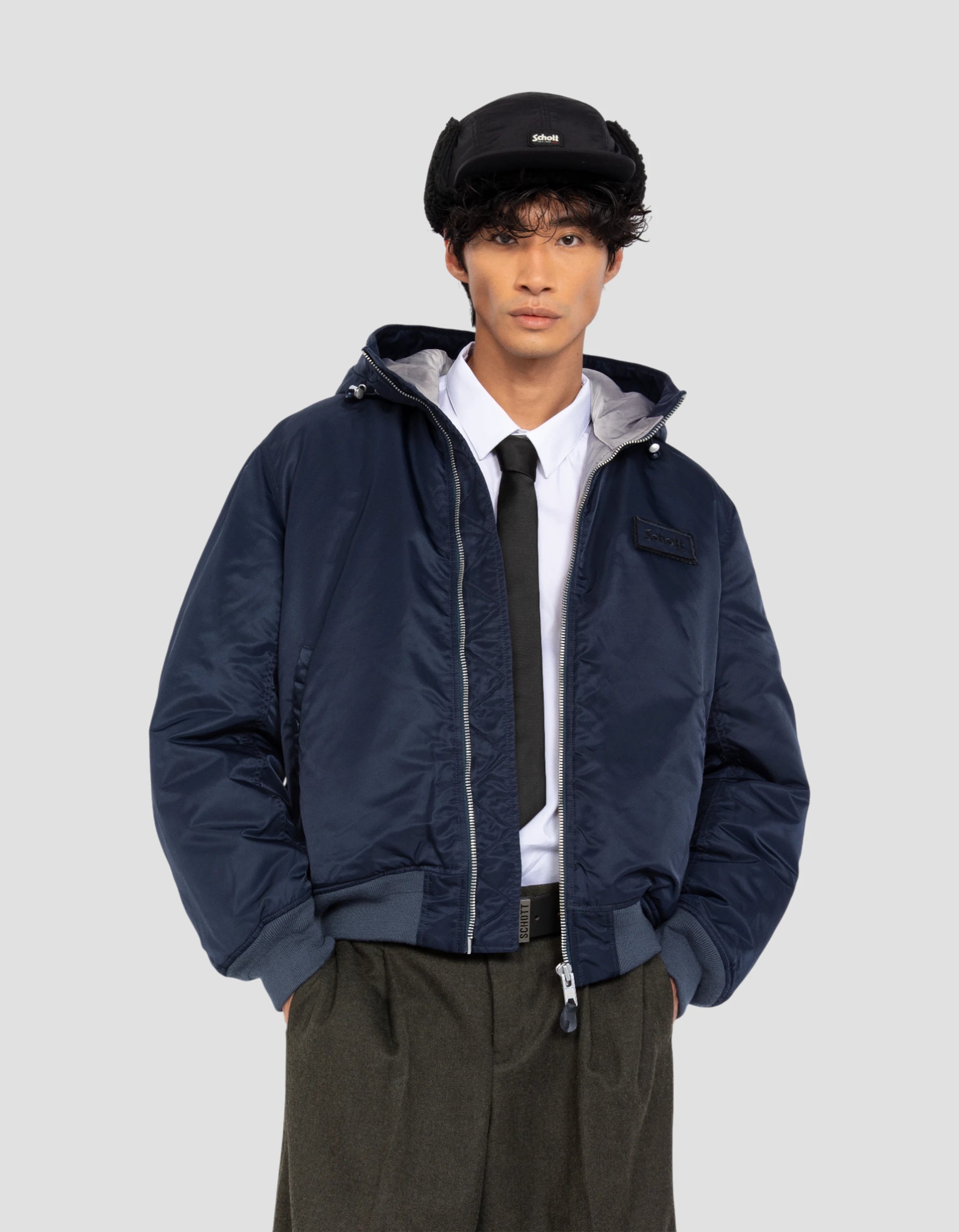 Dunkler dunkelblauer Bomber mit recycelter Nylonhaube gewaschen-4