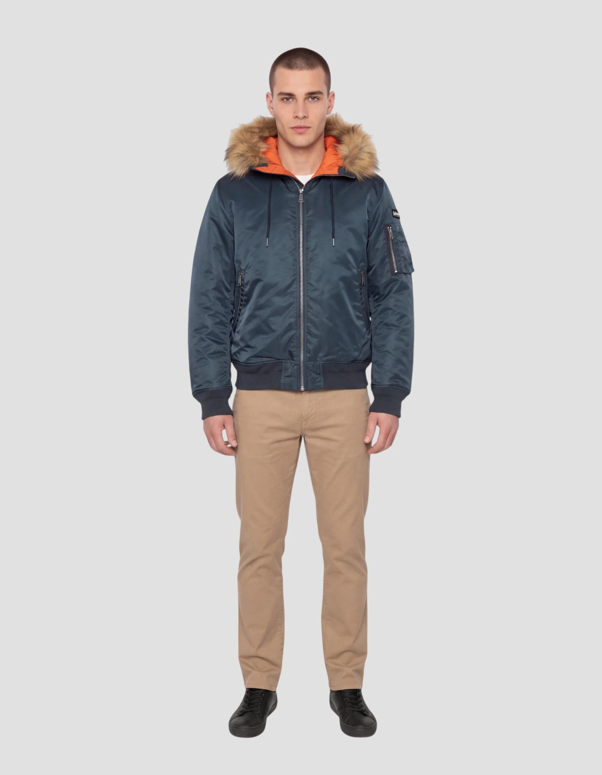 Cazadora bomber azul marino con capucha de pelo sintético-1