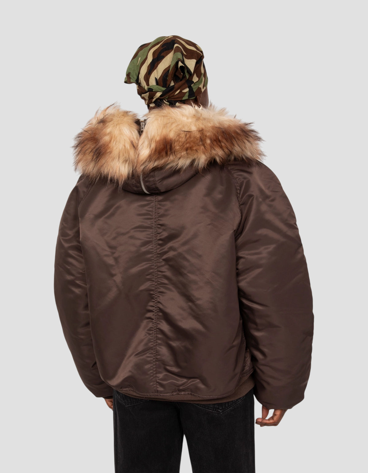 Chaqueta snorkel N2B marrón con capucha, corte oversize