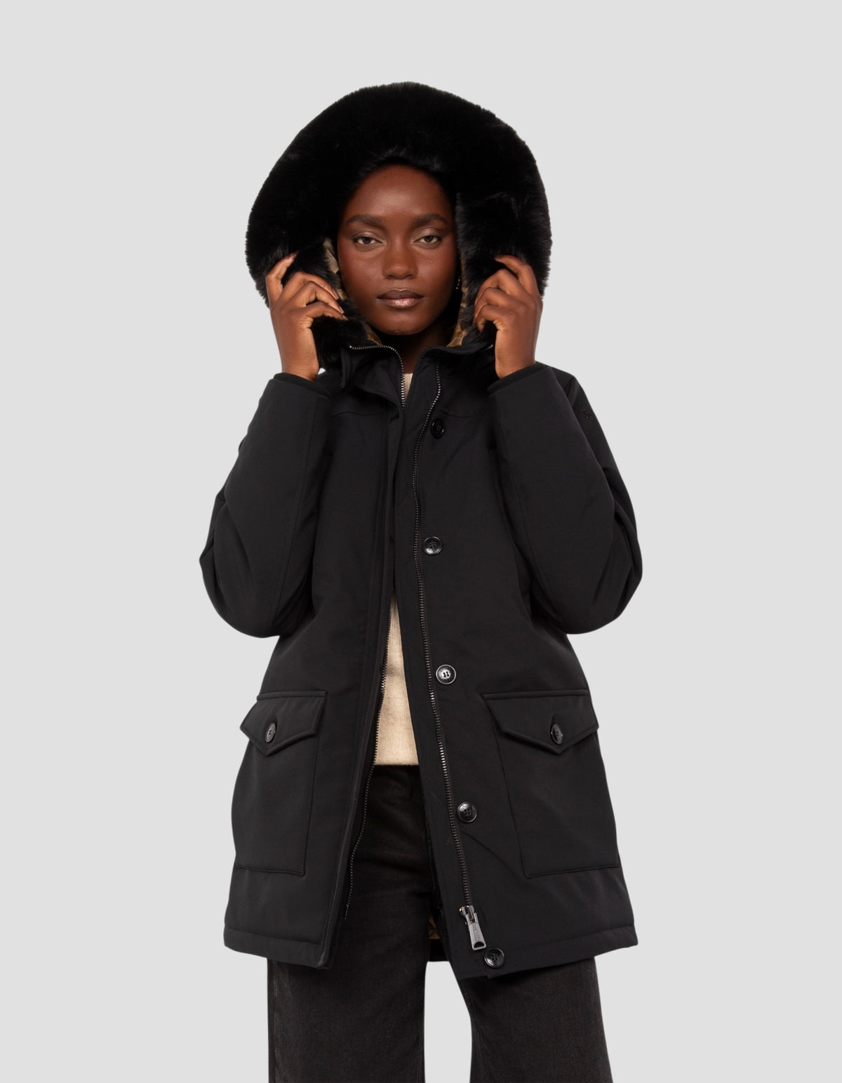 Schwarzer wasserabweisender Parka mit Kapuze-4