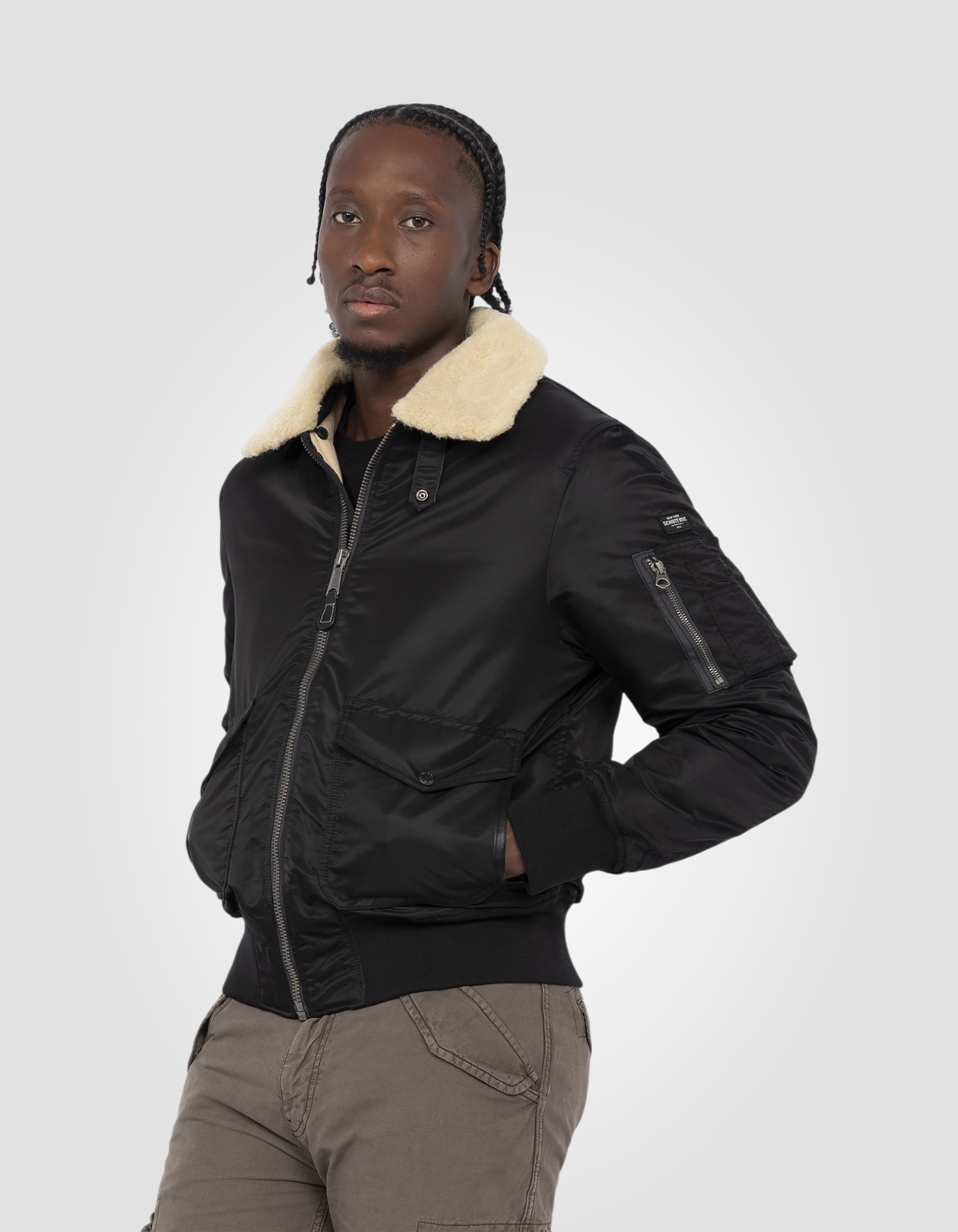 Bombardero piloto negro y beige en nylon reciclado-4