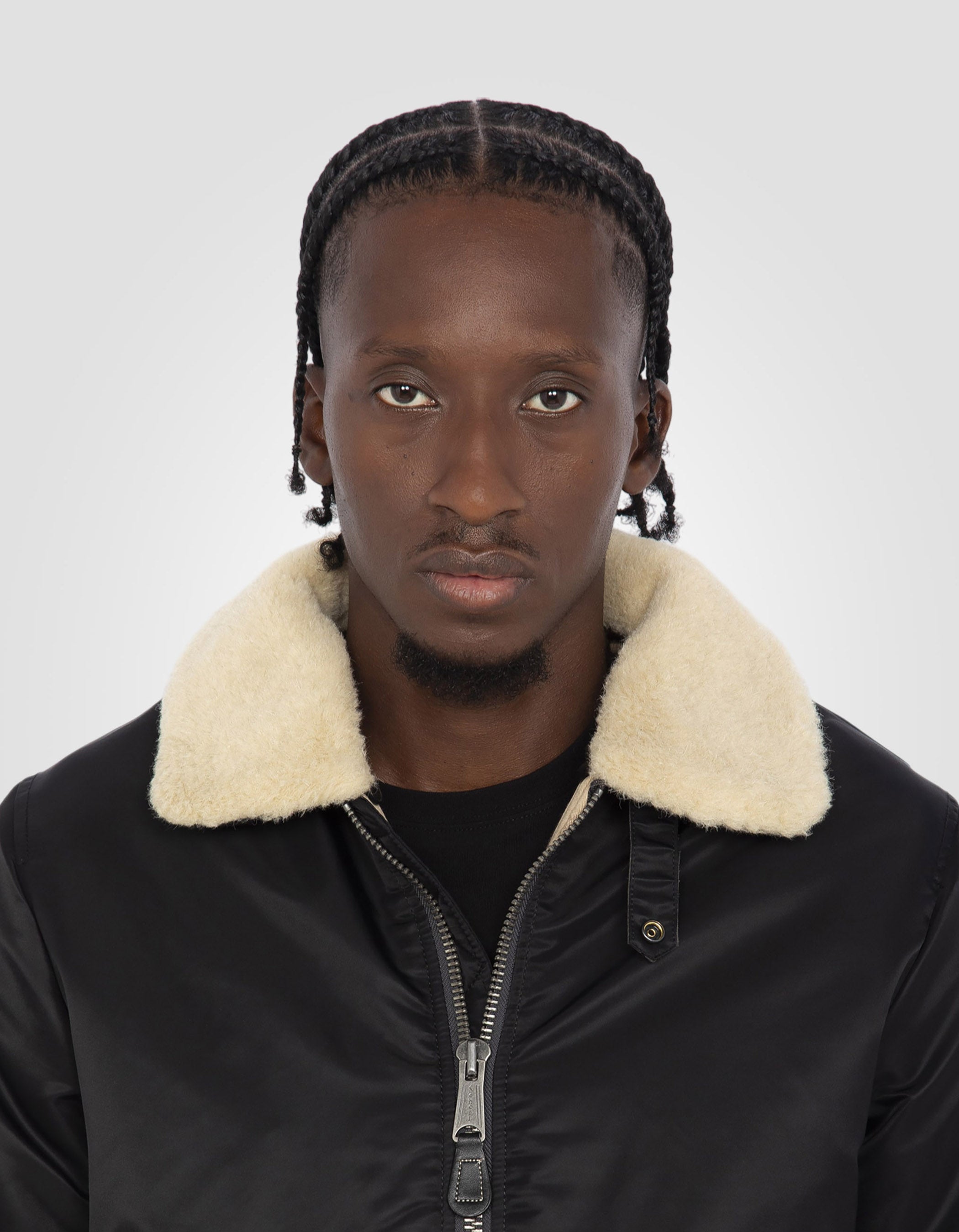 Bombardero piloto negro y beige en nylon reciclado-5