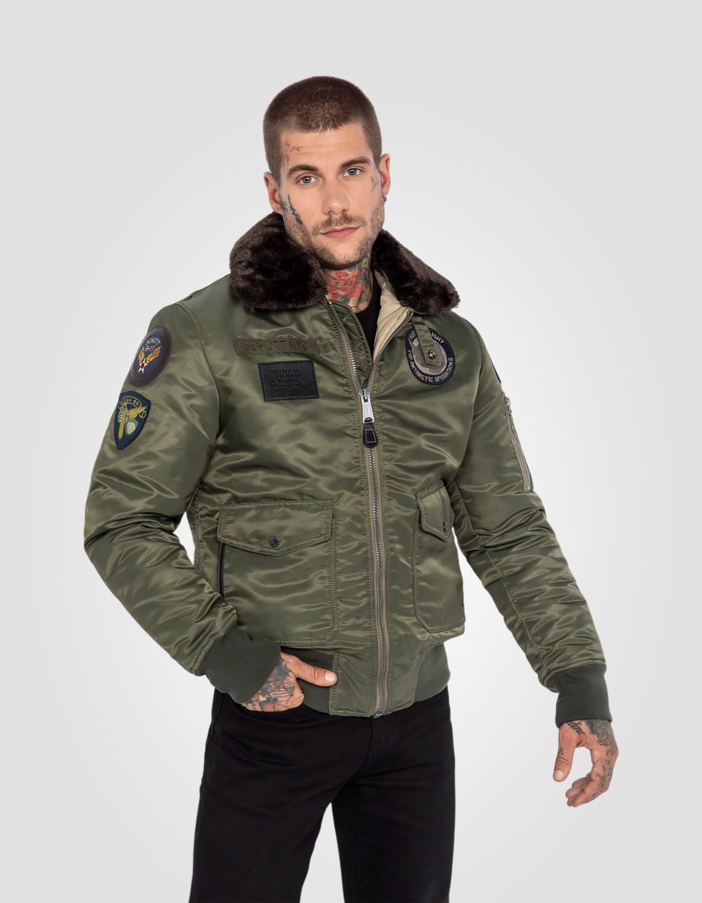Pilot der Khaki -Armee Bumber Badgé in recyceltem Nylon