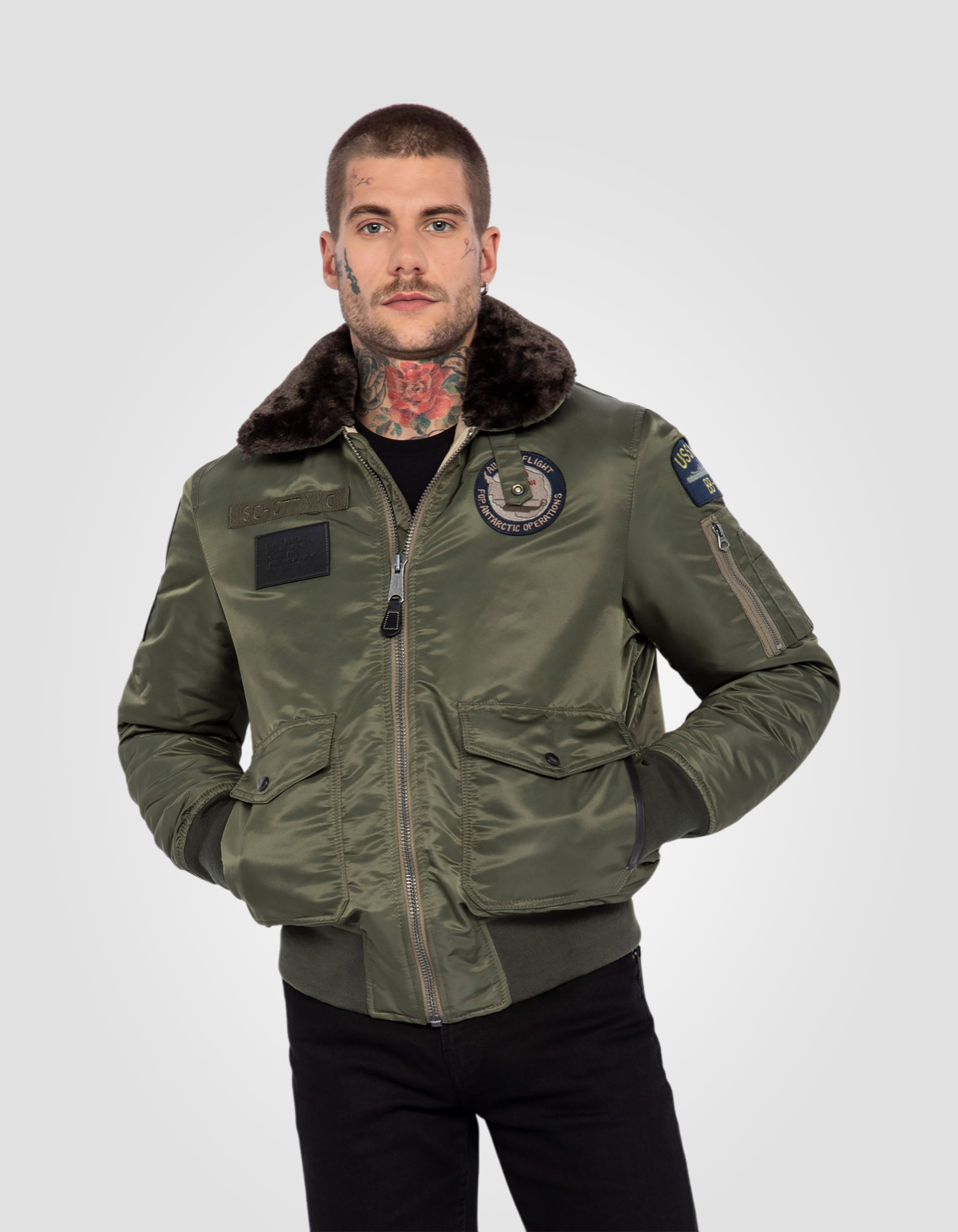 Pilot der Khaki -Armee Bumber Badgé in recyceltem Nylon-3