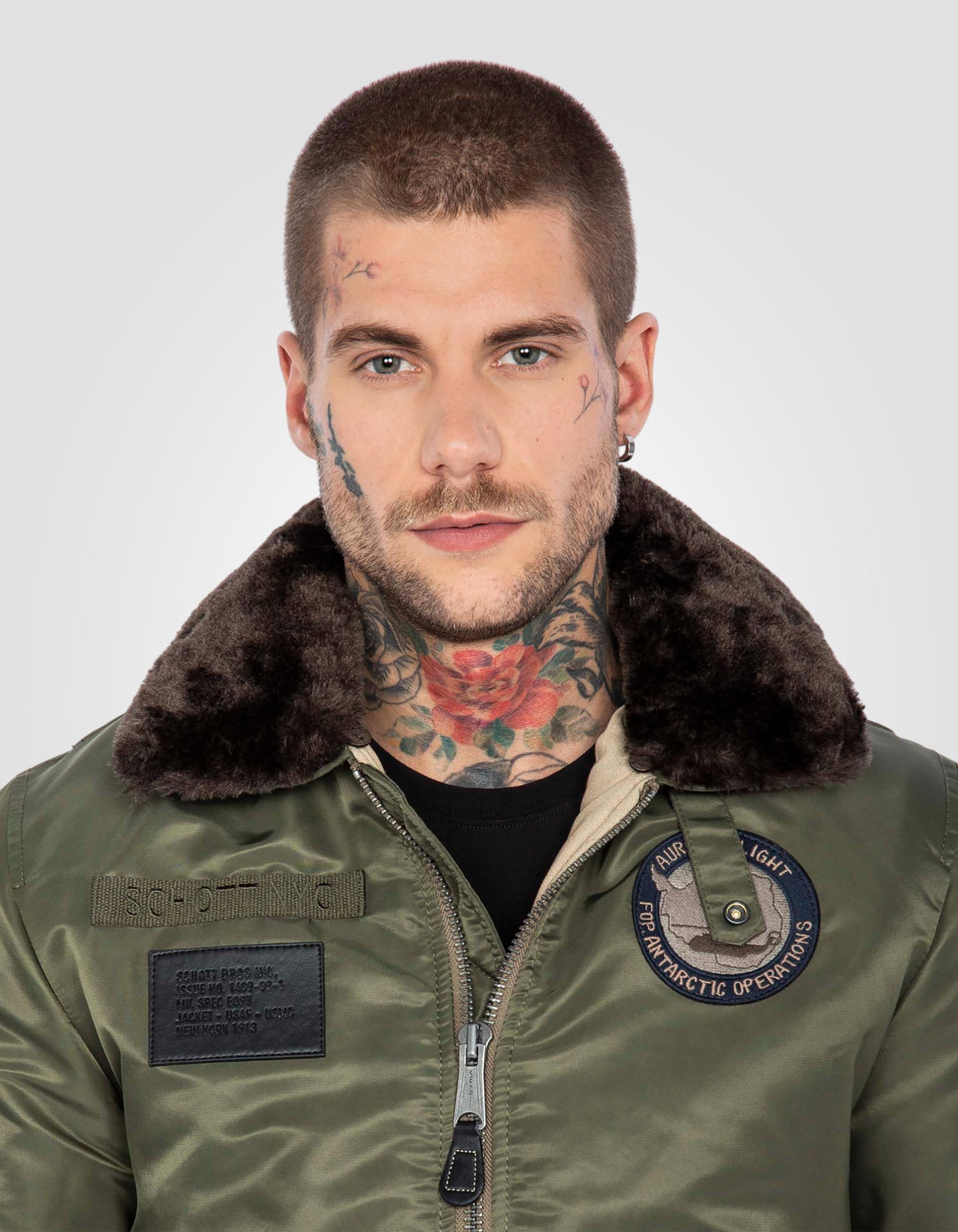 Pilot der Khaki -Armee Bumber Badgé in recyceltem Nylon