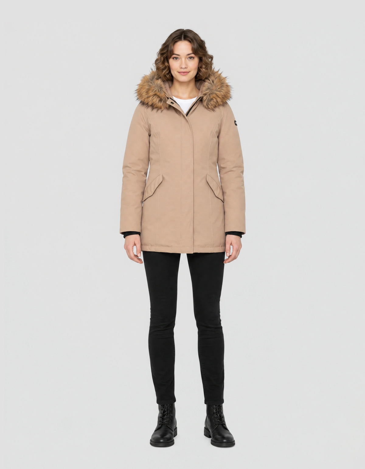 Parka beige con cappuccio bordato di pelliccia sintetica-1