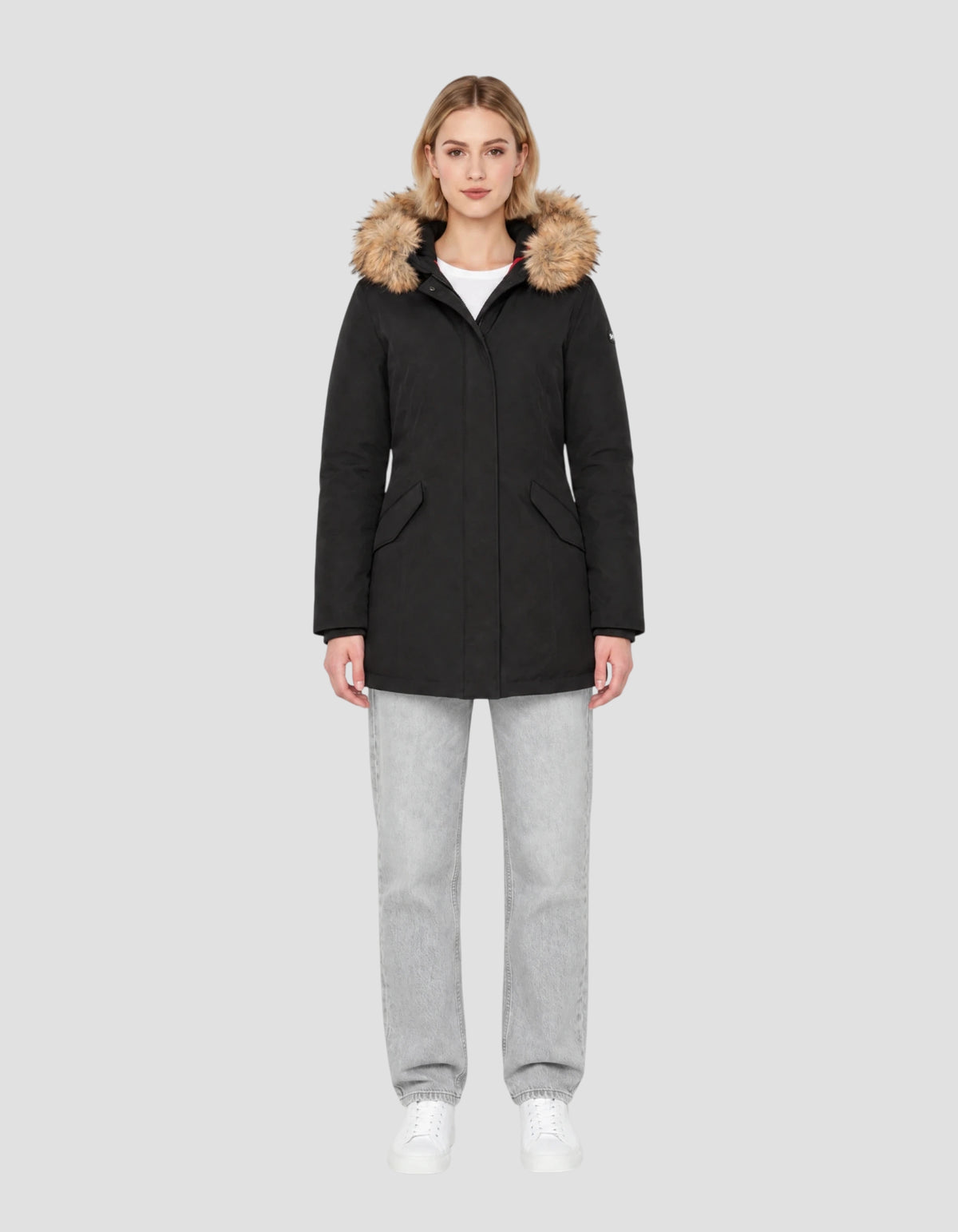 Parka nero con cappuccio bordato di pelliccia sintetica