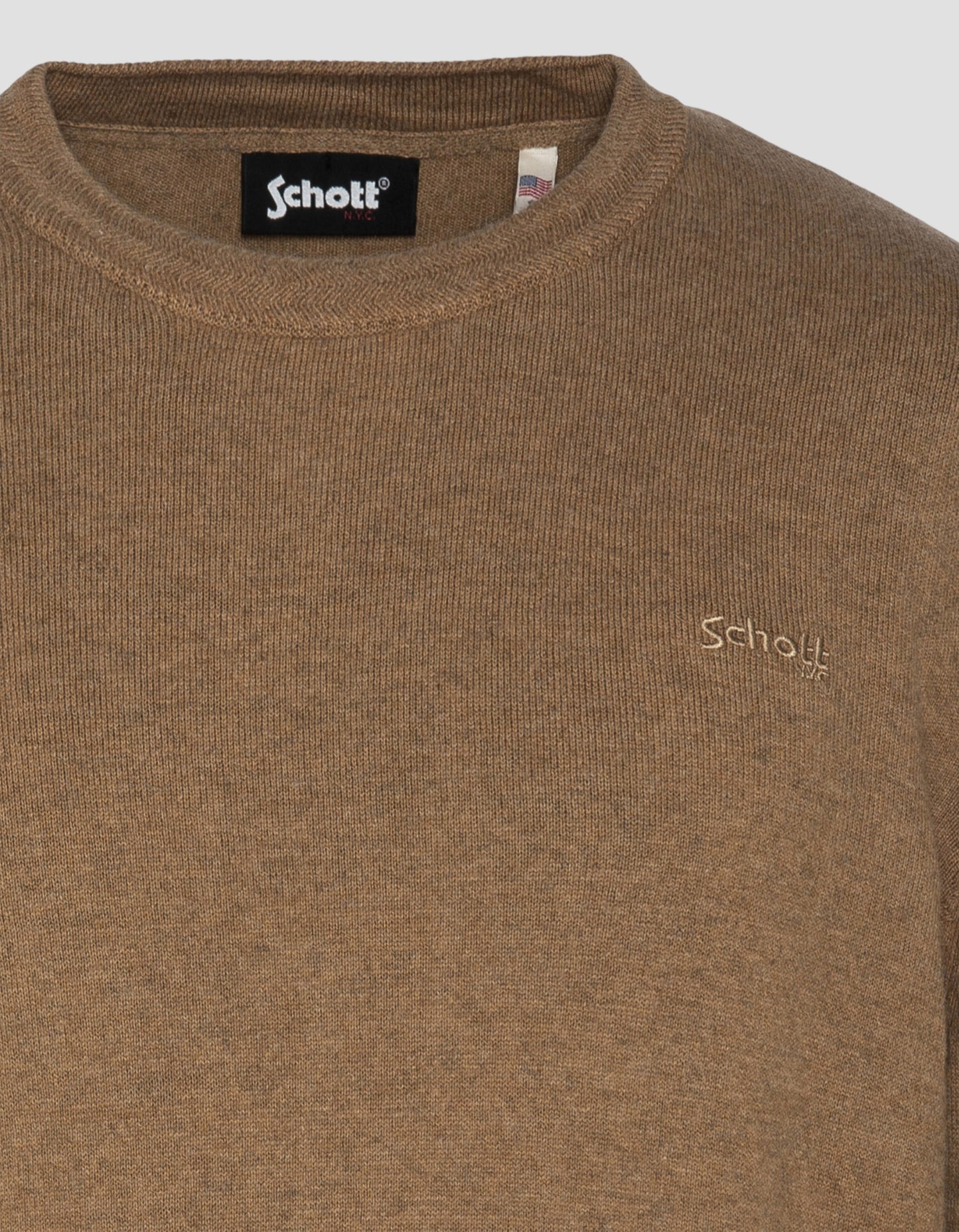 Kamelrundkragen ziehen in feines Netz ein