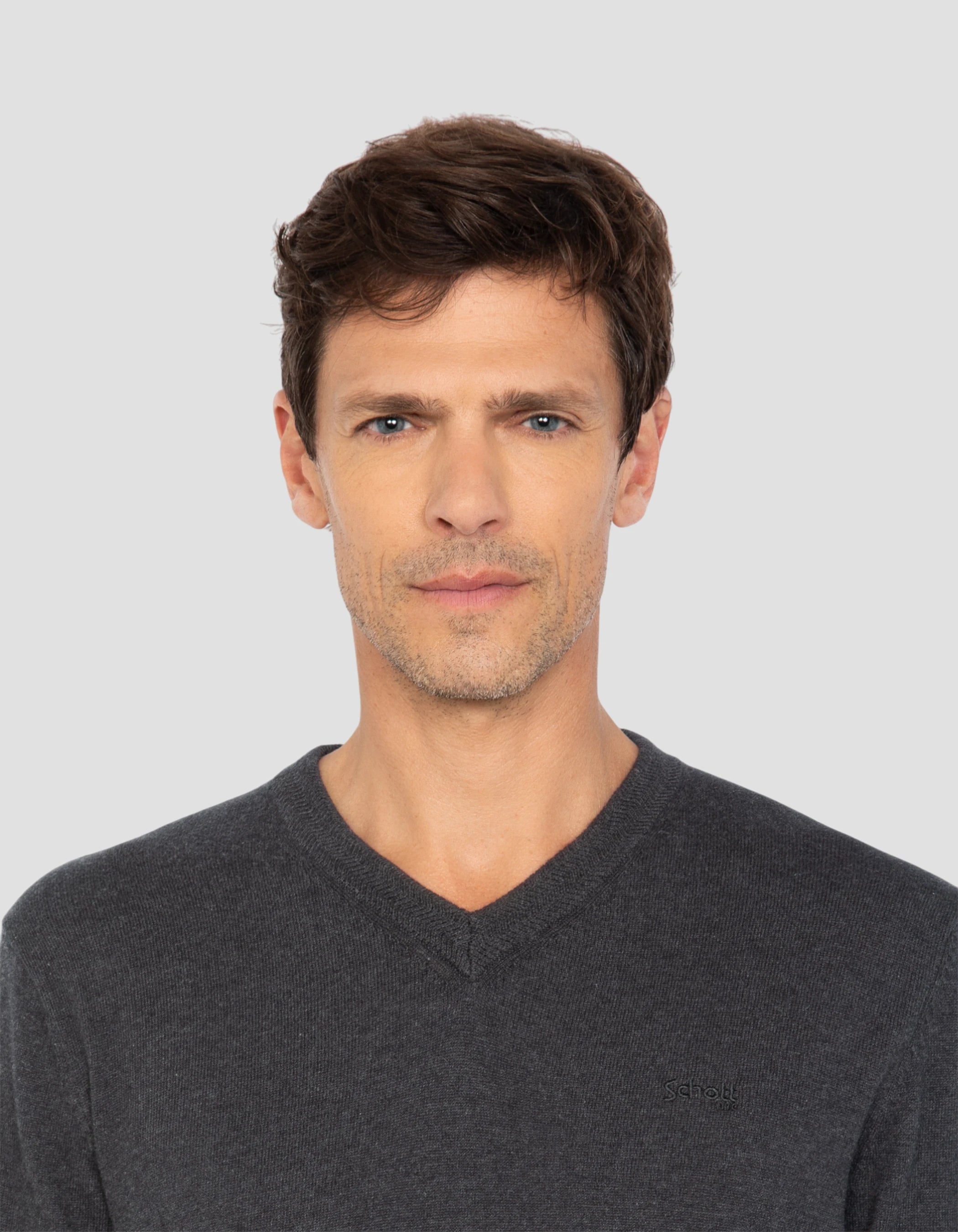 Chinesisch -verdrängte Anthrazit v -Neck-4