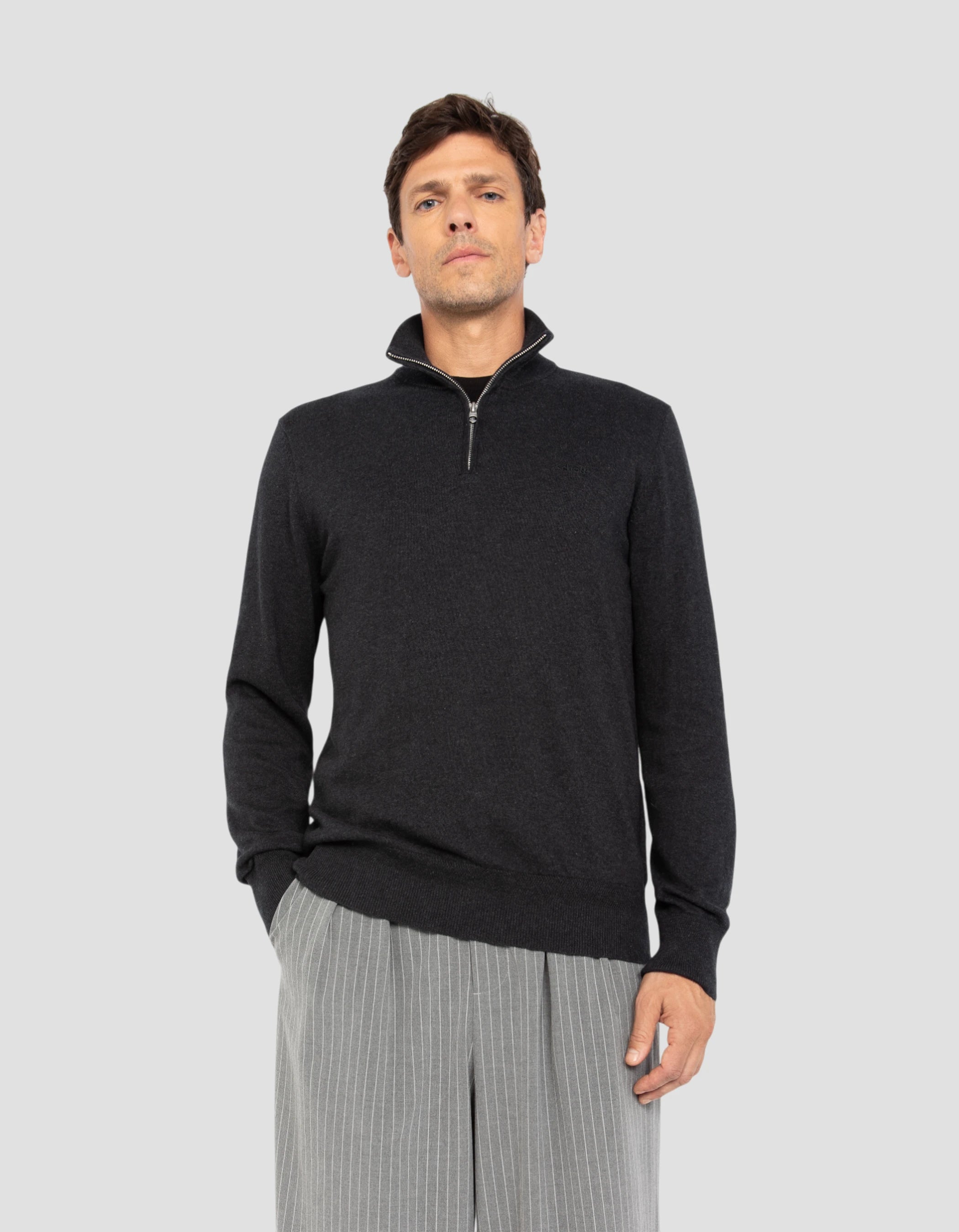 Anthrazit -Trucker, das in feinem Netz chtriert ist-3