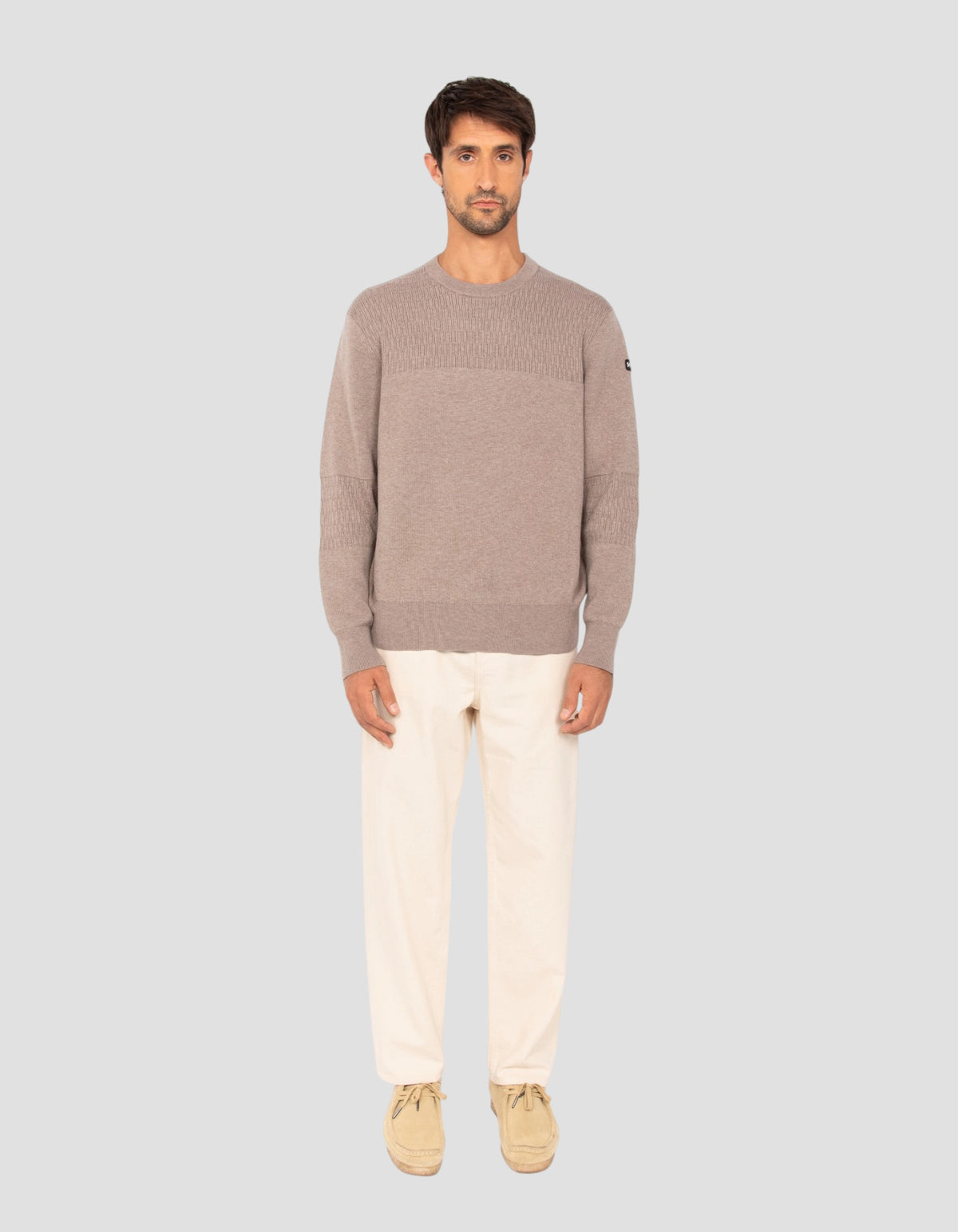 Taupefarbener Feinstrickpullover mit Rundhalsausschnitt