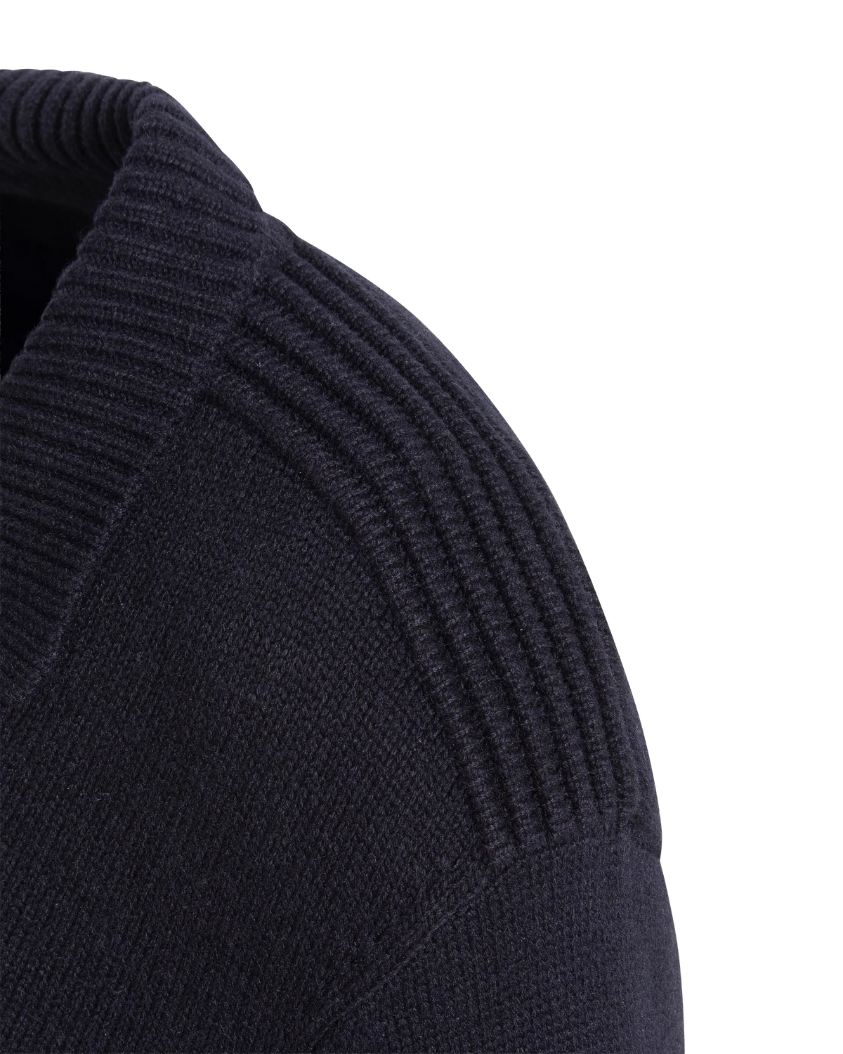 Maglione blu navy con colletto polo con zip e lavorazione a maglia fantasia