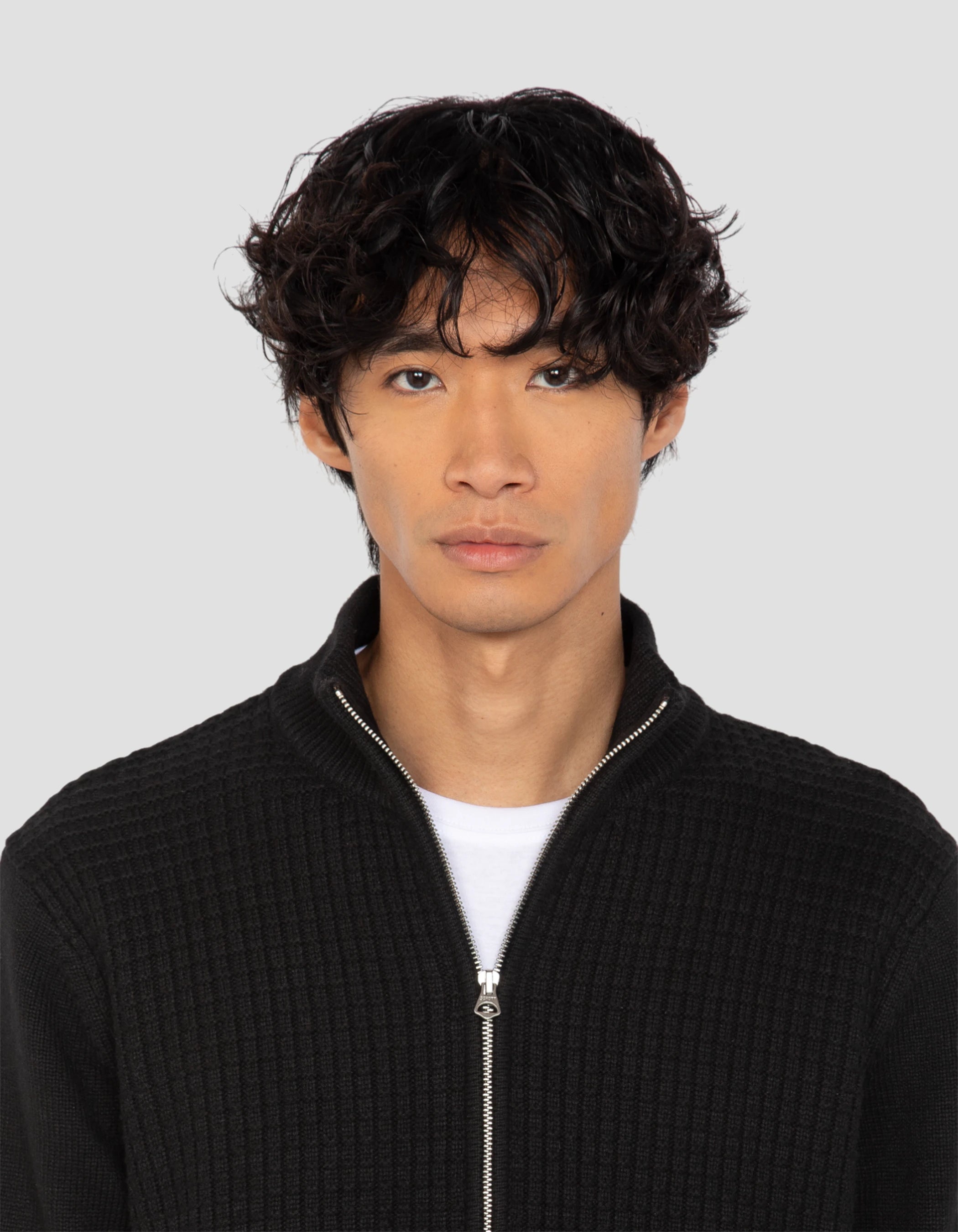 Chaleco negro con cremallera, tejido elegante-4