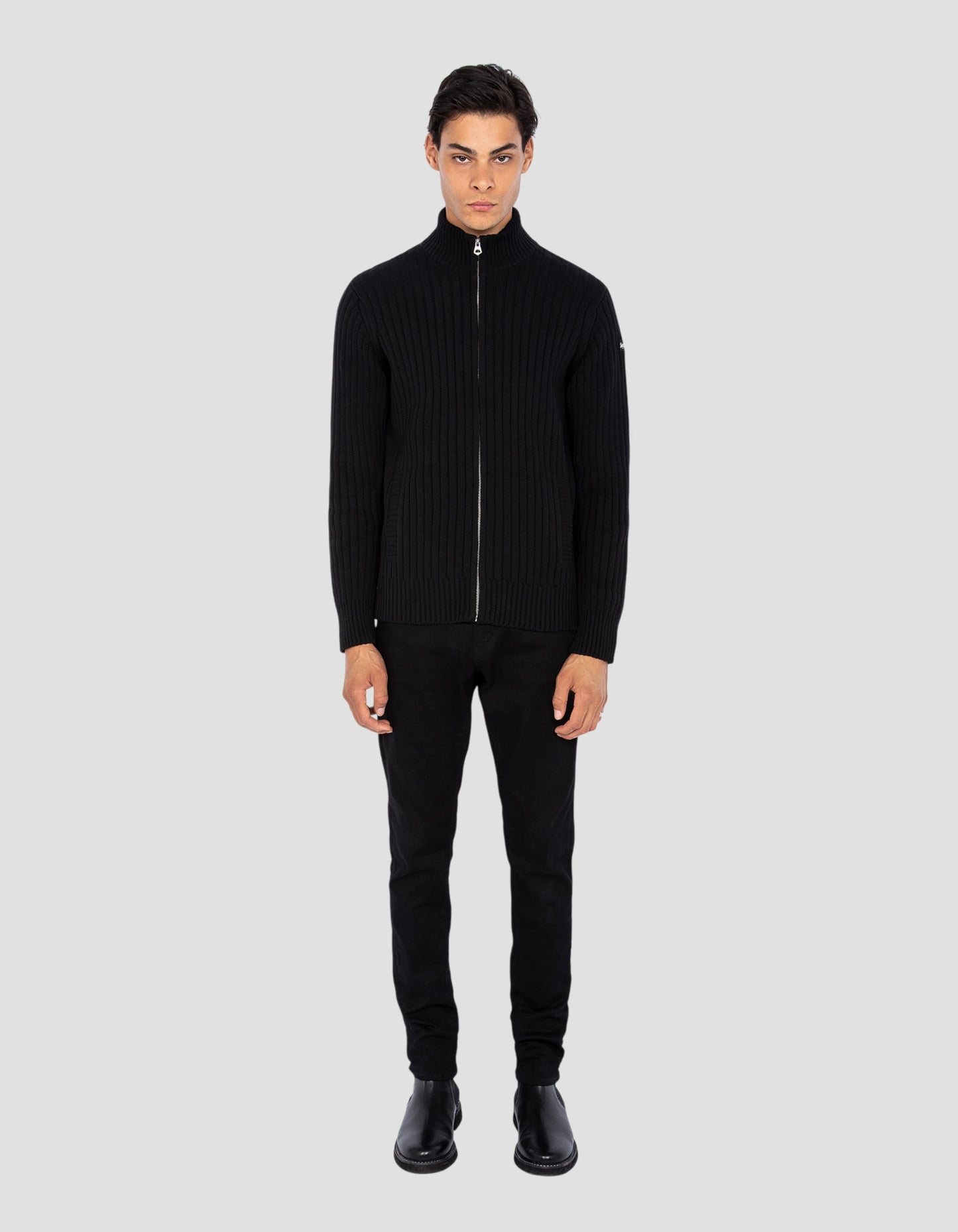 Cárdigan con cremallera negra reciclada