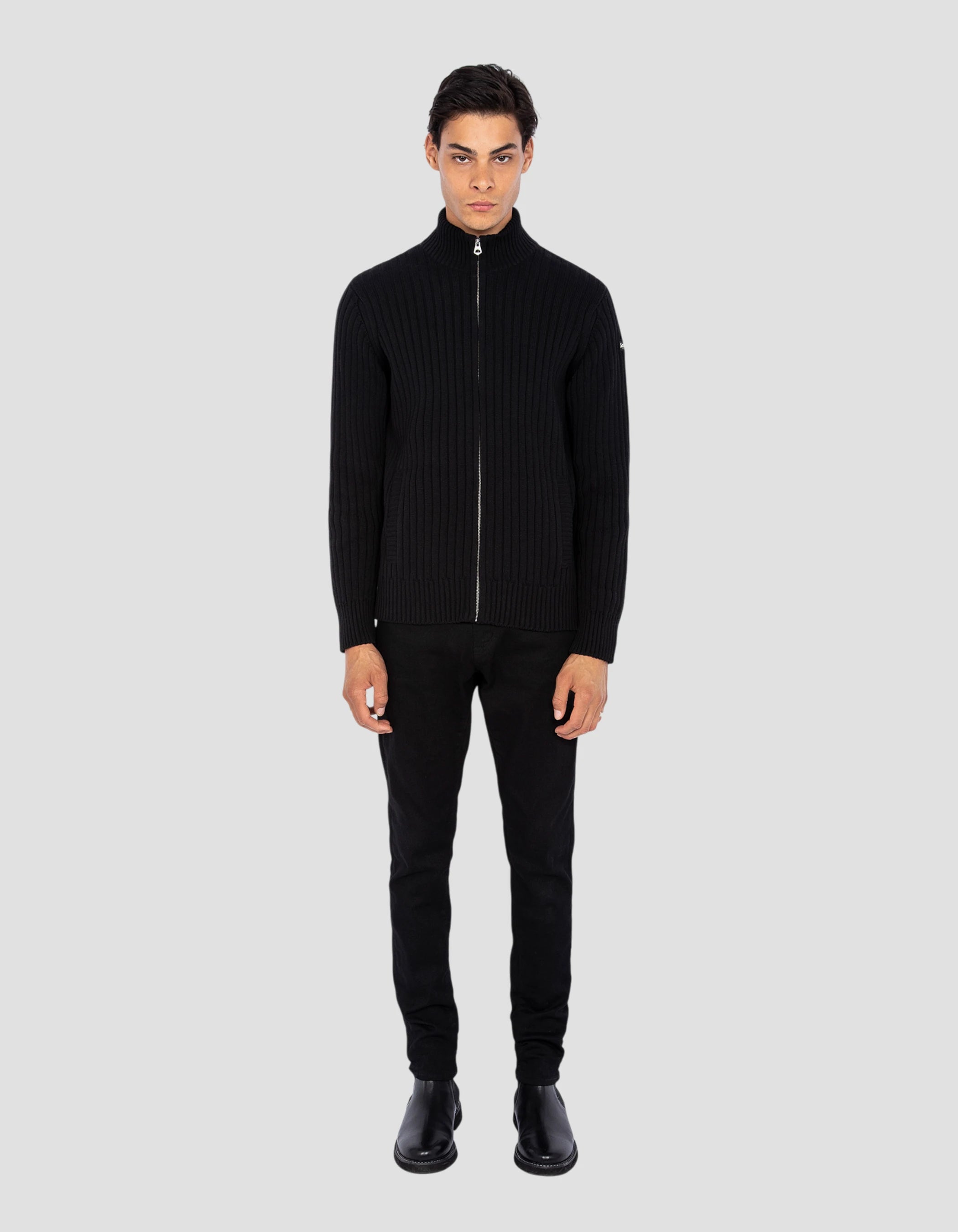 Cárdigan con cremallera negra reciclada-1