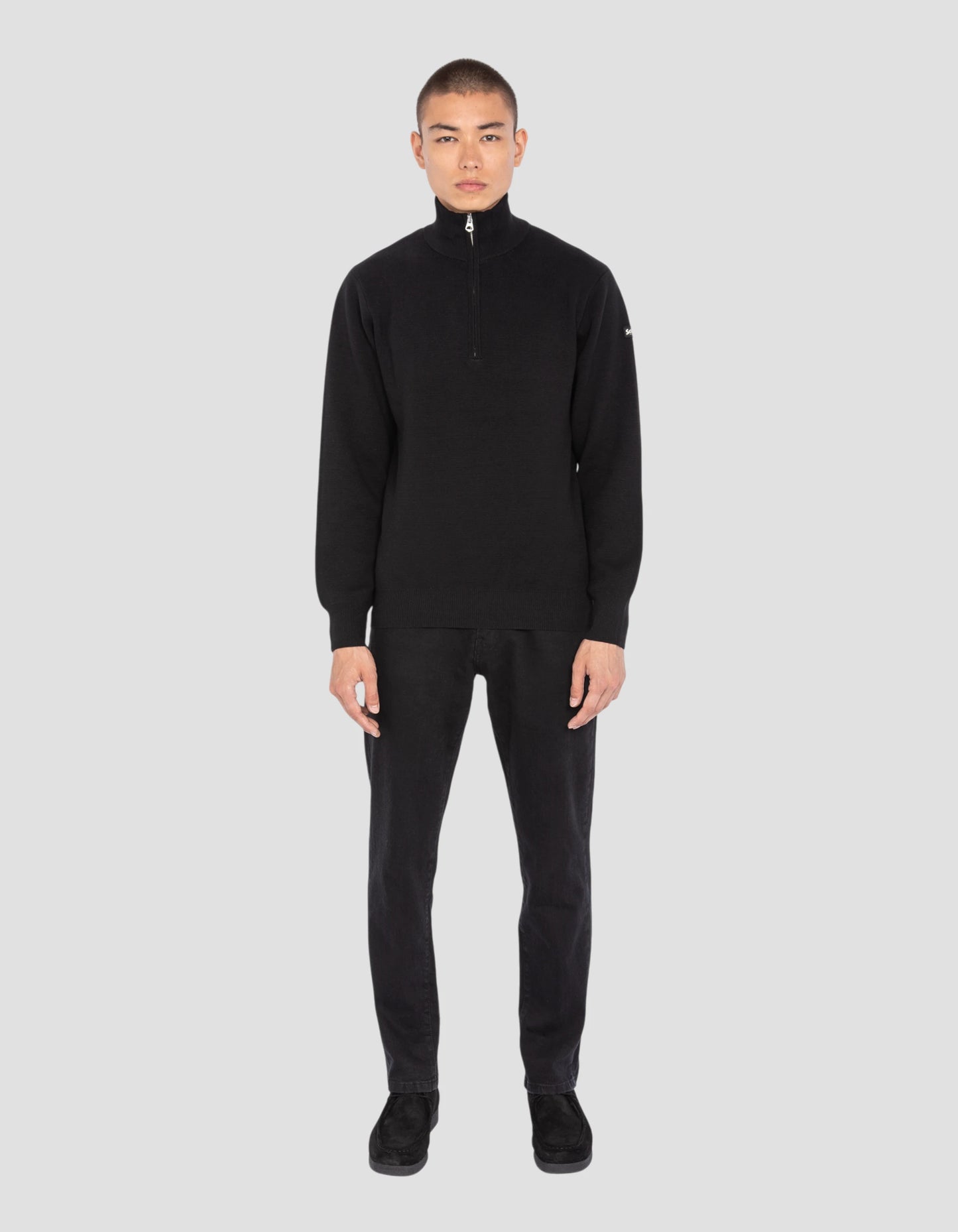 Cuello negro con cremallera