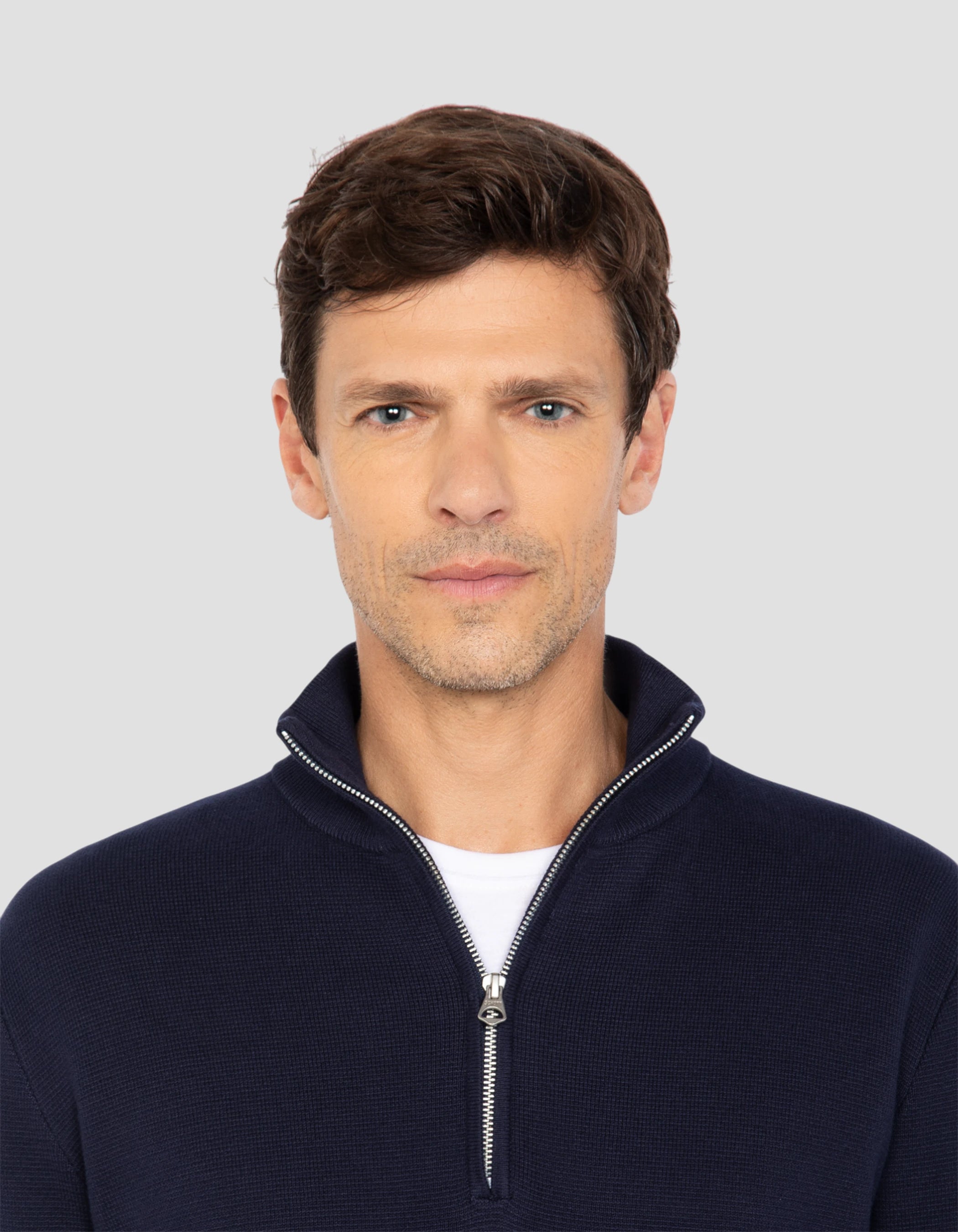 Suéter azul marino con cuello con cremallera-4