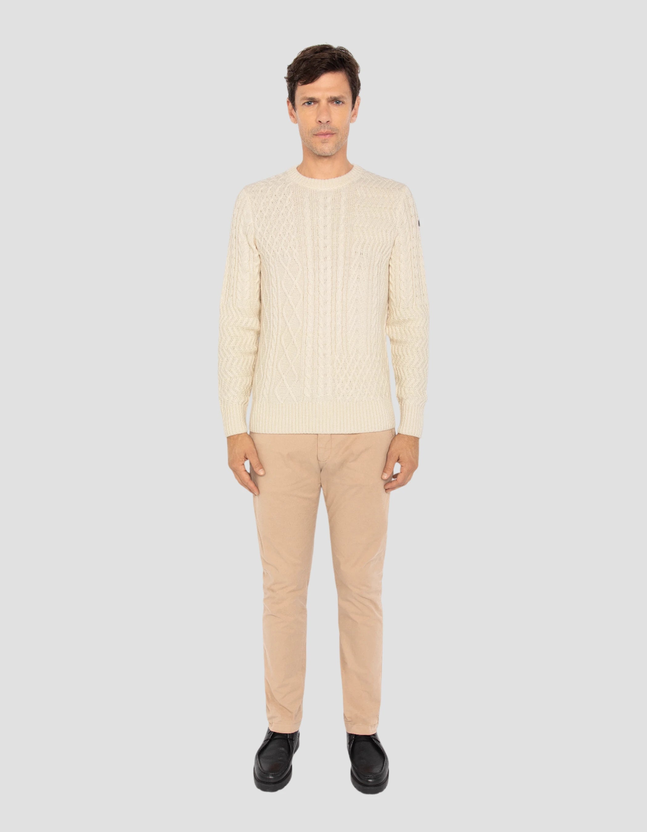 Suéter de cuello redondo blanco roto, malla retorcida-1