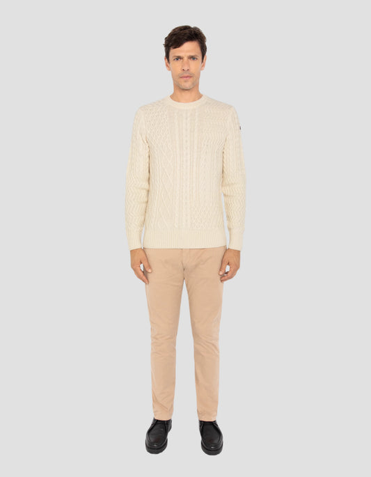 Gebrochener weißer runder Nackenpullover, verdrehtes Netz