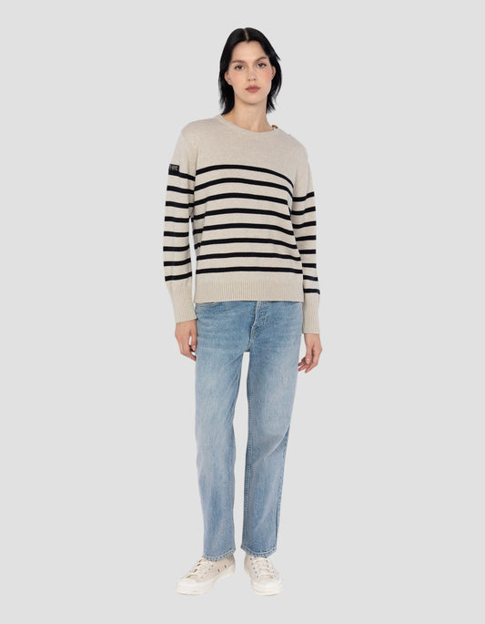 Natürlicher Meerespullover und dunkelblau mit Schulterknopf