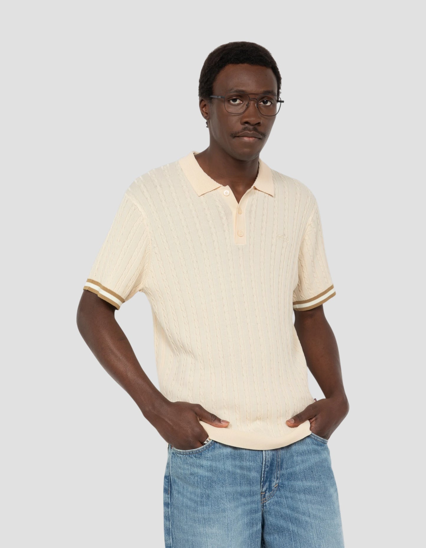 Weißes Retro-Poloshirt mit feinem Zopfmuster