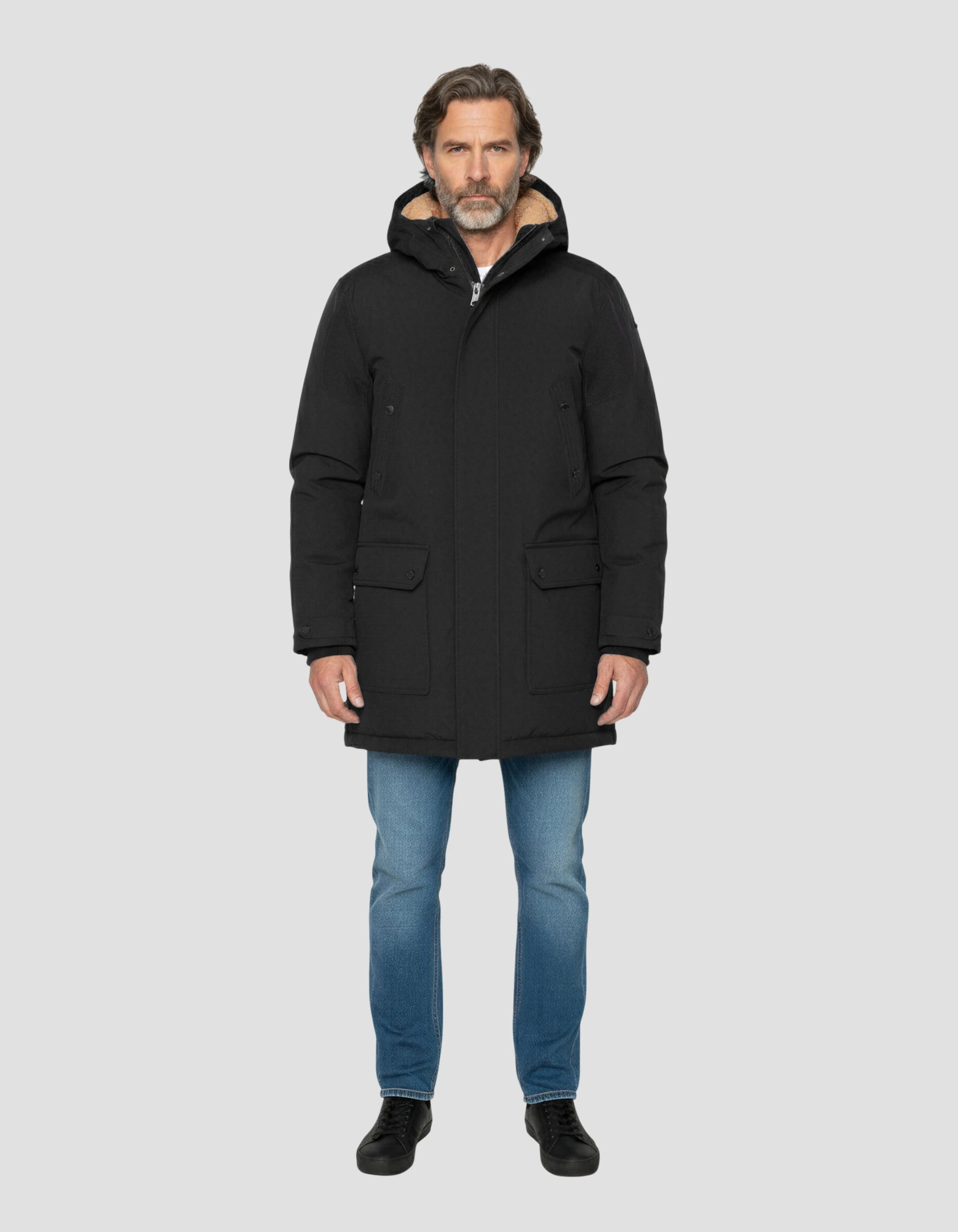 Schwarzer Parka mit Kapuze-1