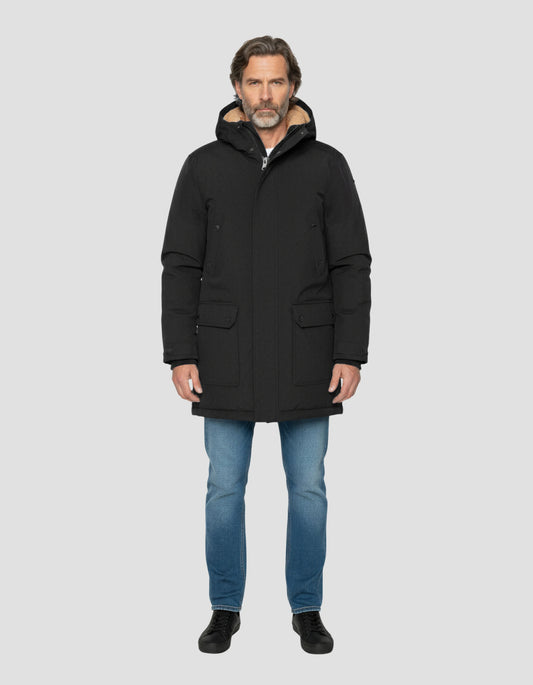 Parka nero con cappuccio