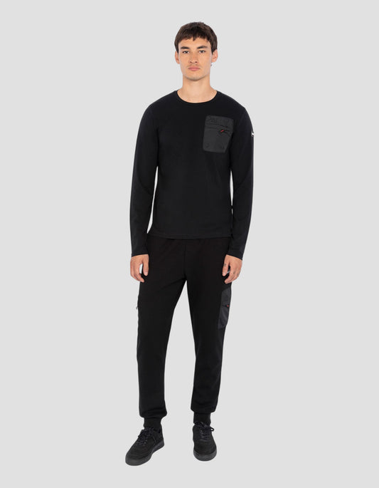 T-shirt nero a maniche lunghe al seno