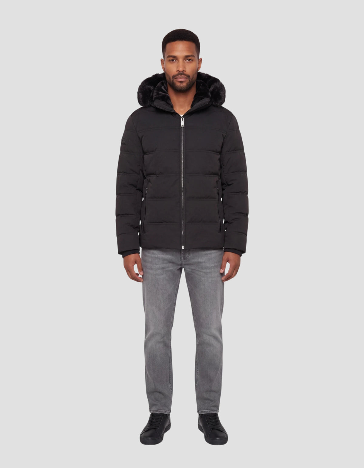 Schwarze Daunenjacke mit Kapuze und Kunstfellkragen