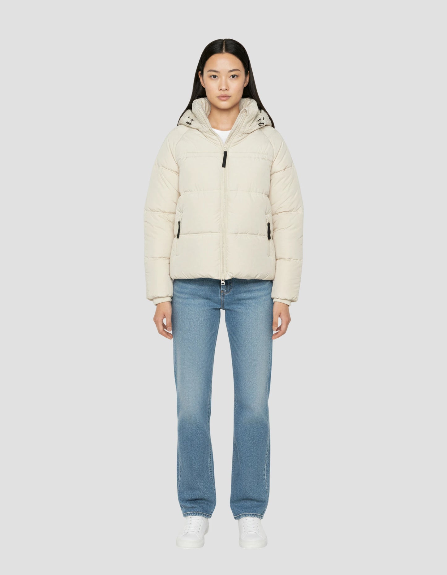 Giacca nera rotta con colletto di pelliccia in finto rimovibile