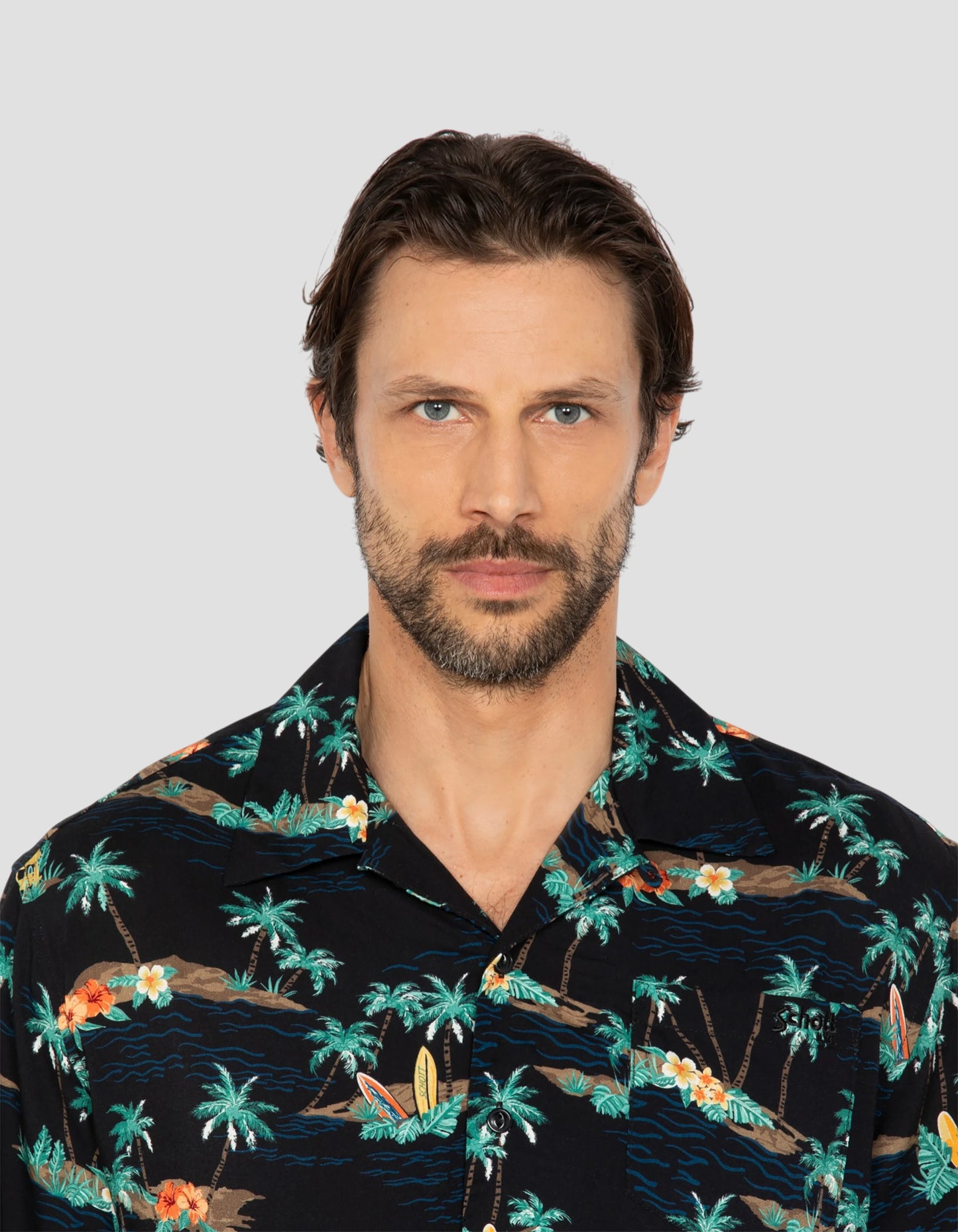 Hellschwarzes Hawaiihemd