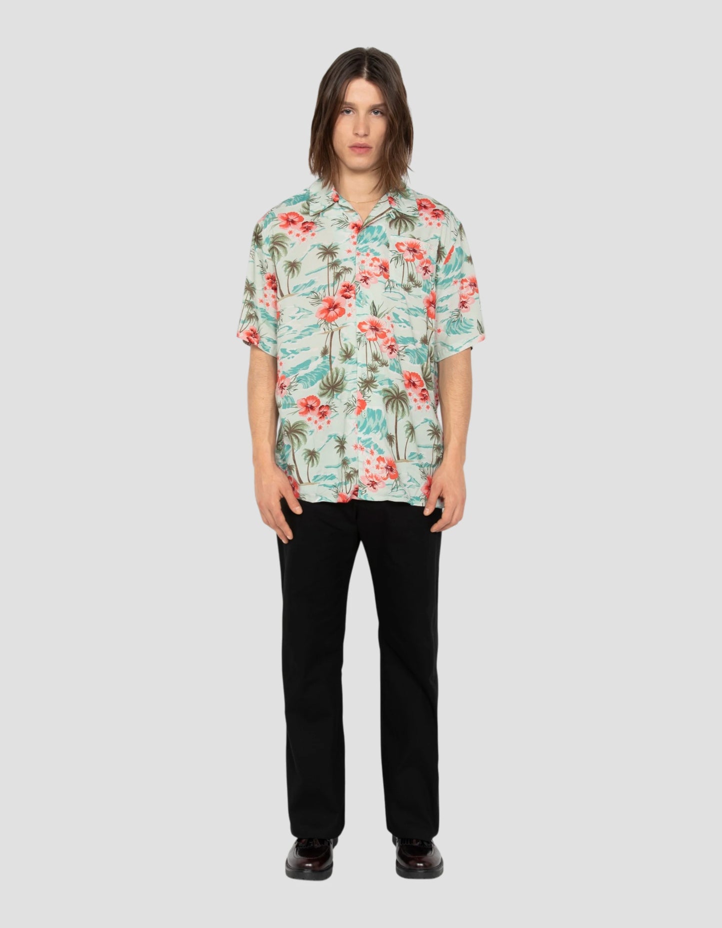 Hellblaues Hawaiihemd