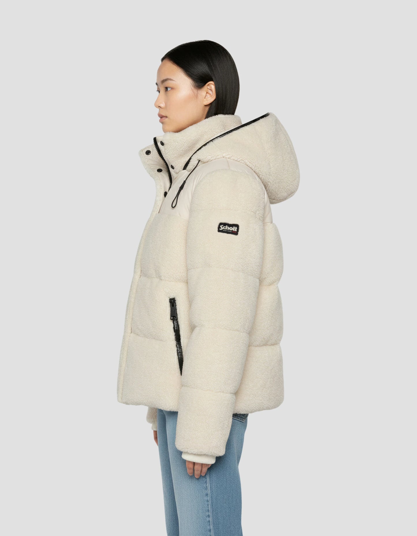 Giacca nera rotta con colletto di pelliccia in finto rimovibile