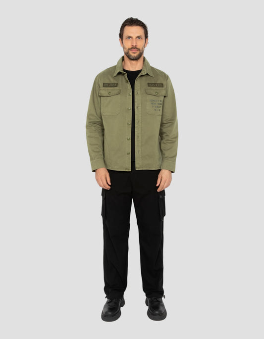Sobrecamisa militar caqui bordada y estampada de algodón lavado