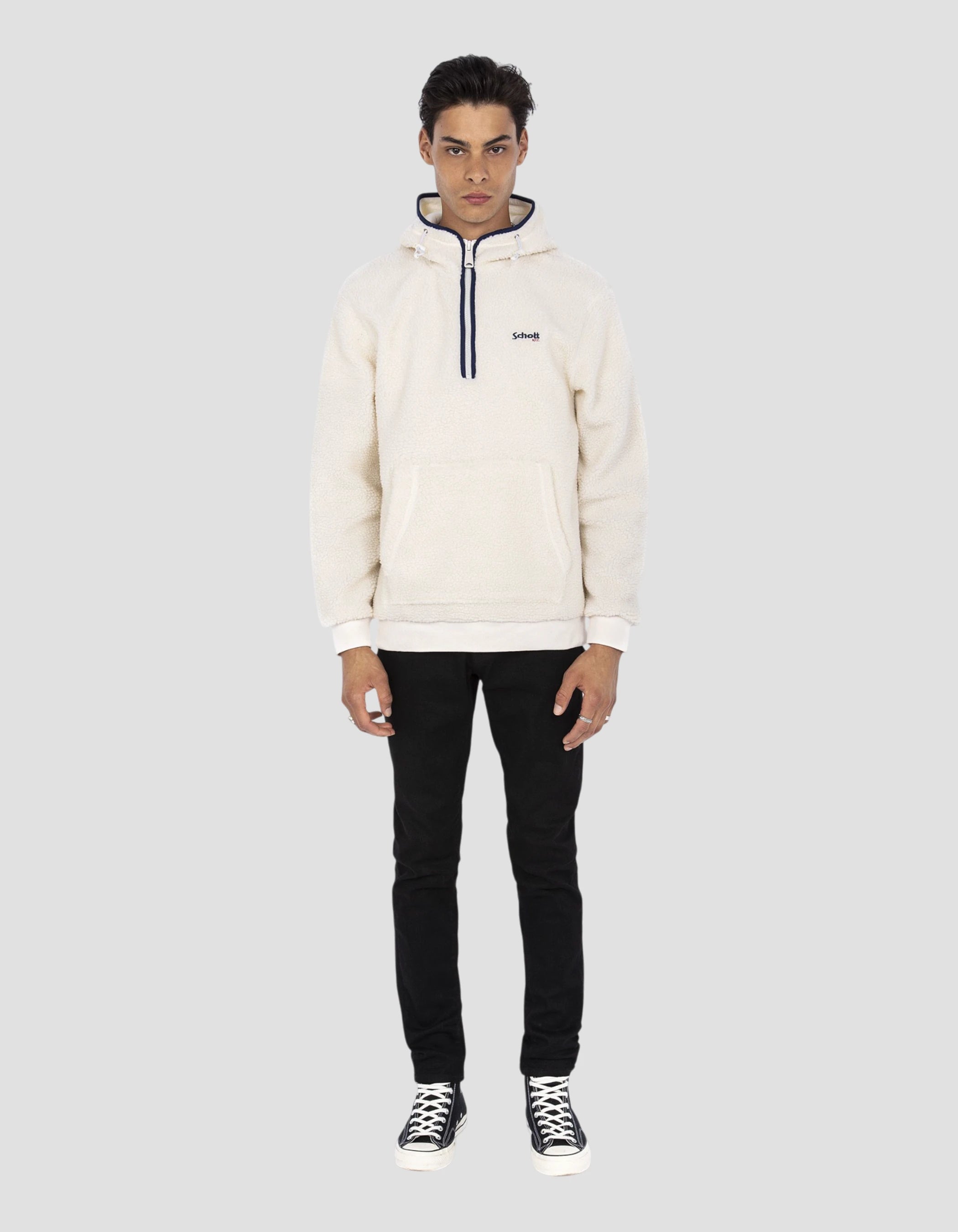 Sweatshirt blanc à capuche en sherpa-1