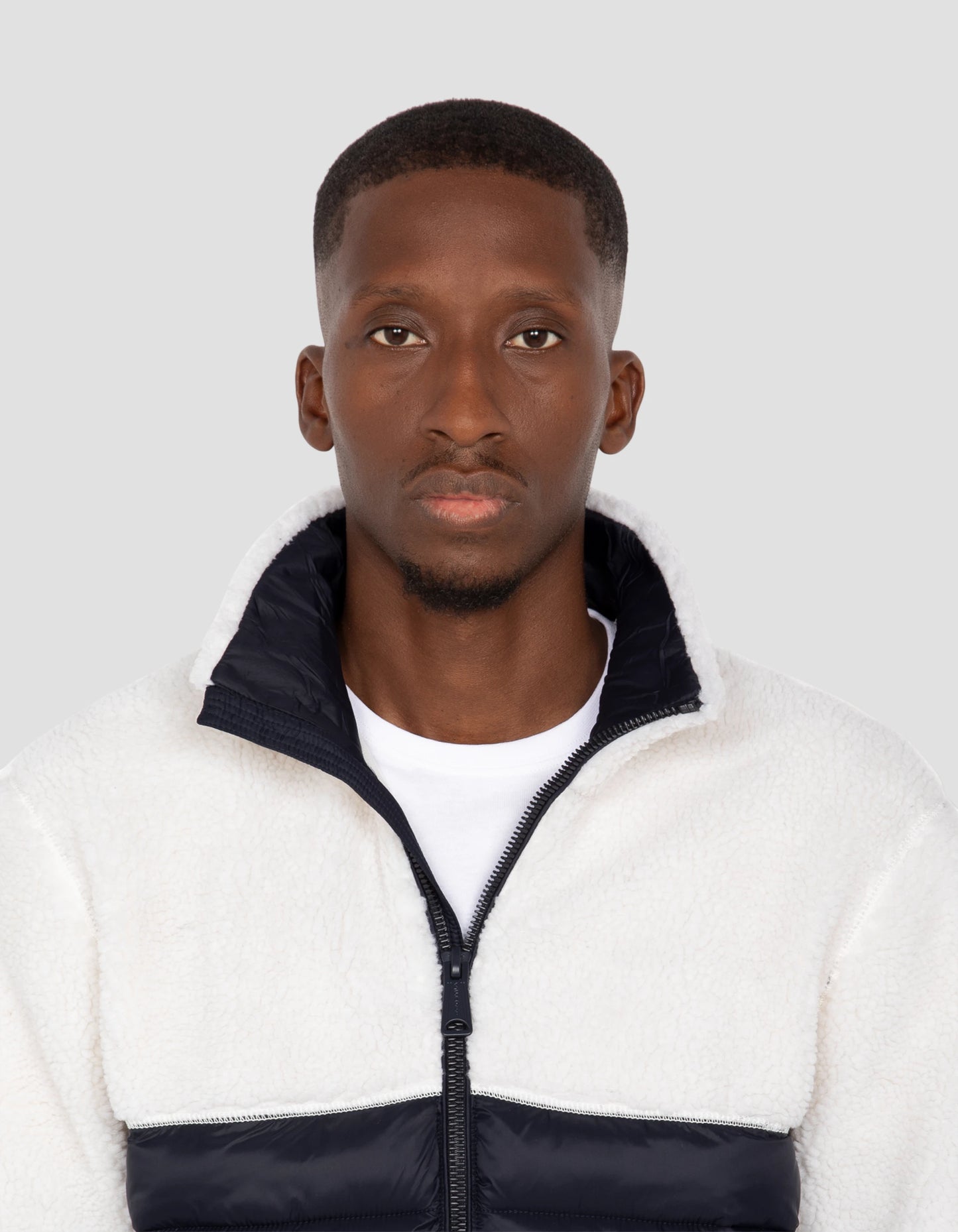 Veste blance cassé et bleu marine bi matière sherpa et nylon doudouné