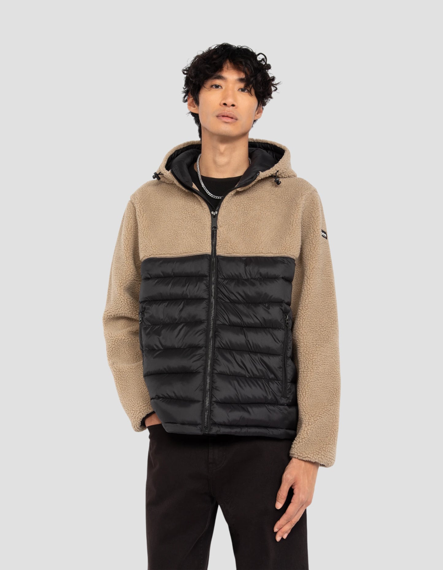 Giacca con cappuccio beige e con cappuccio nero Materiale Sherpa e Nylon coccolone